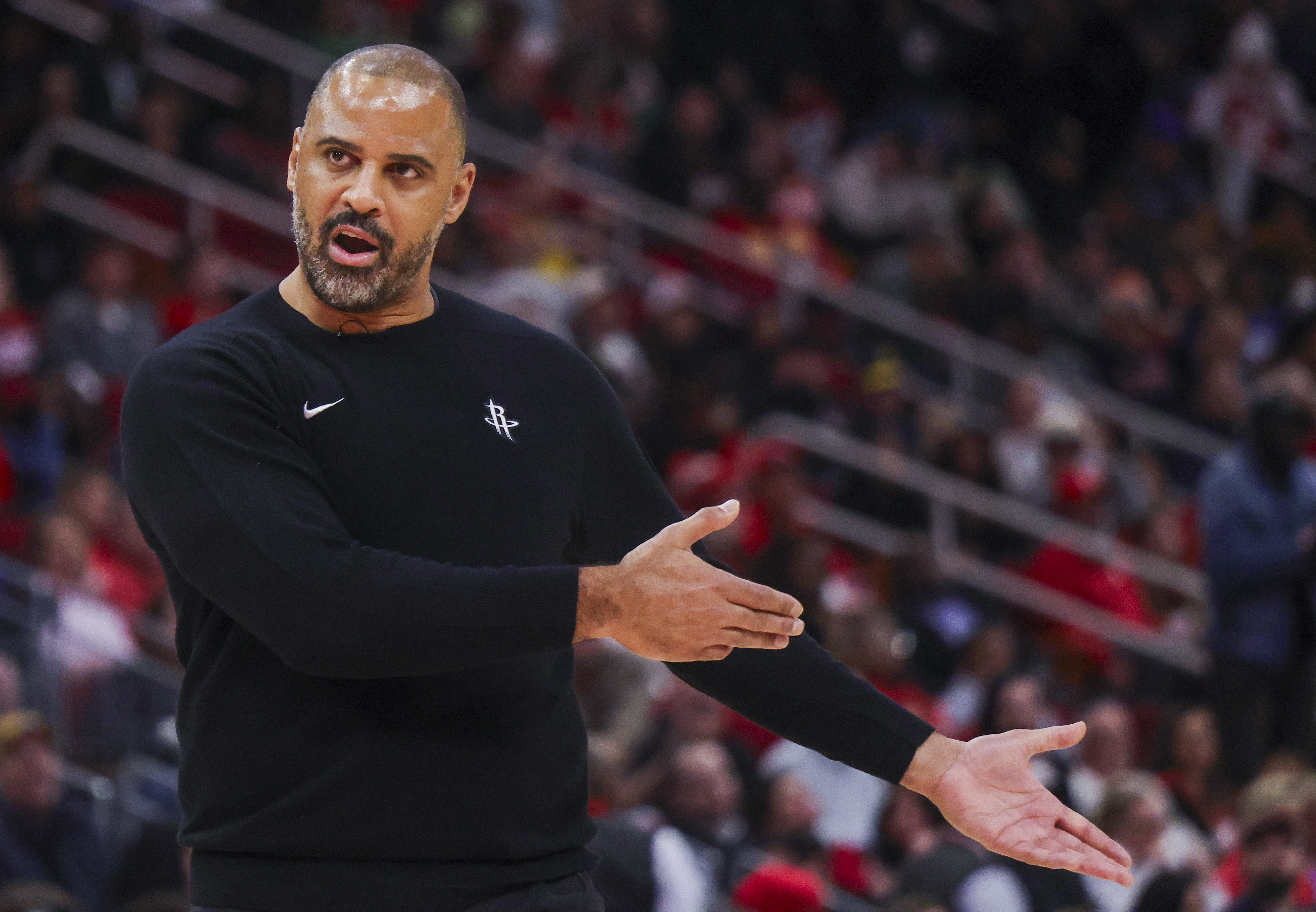 乌度卡怒斥火箭首节崩盘不尊重比赛 暗讽判罚尺度绵软