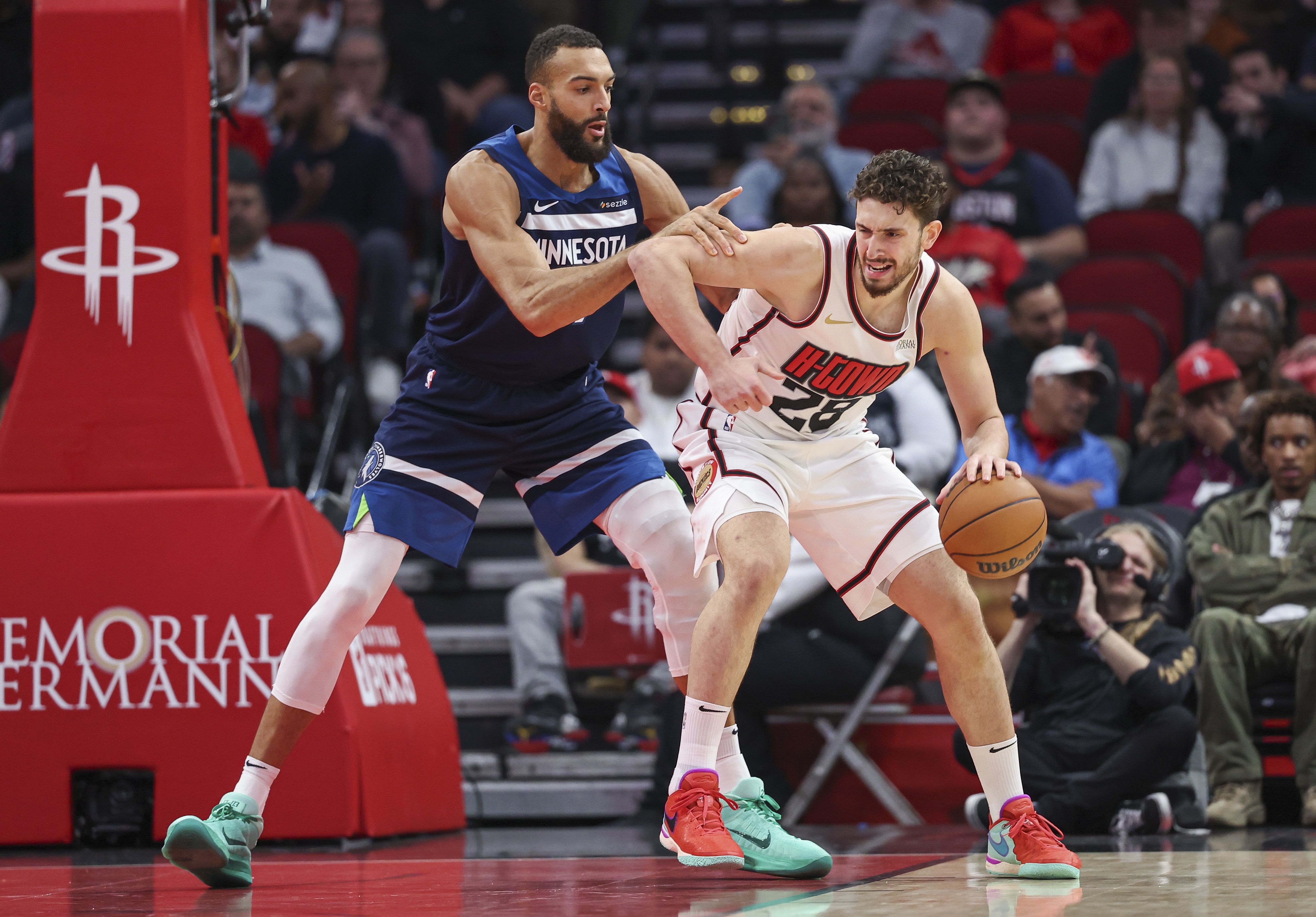 乌度卡怒斥火箭首节崩盘不尊重比赛 暗讽判罚尺度绵软