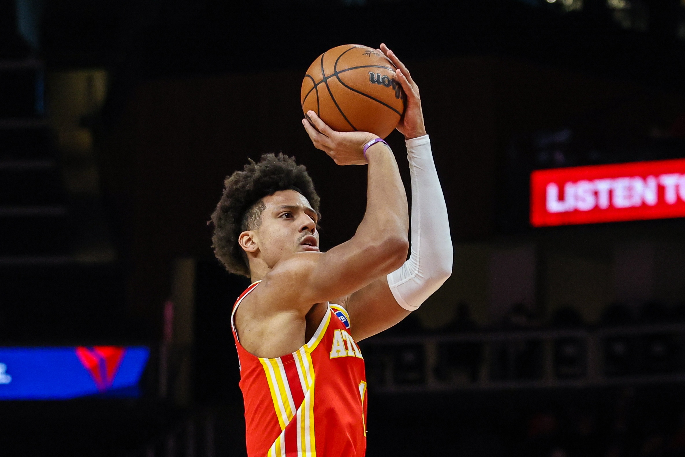 布克复出太阳三连胜 步行者十连败东部垫底