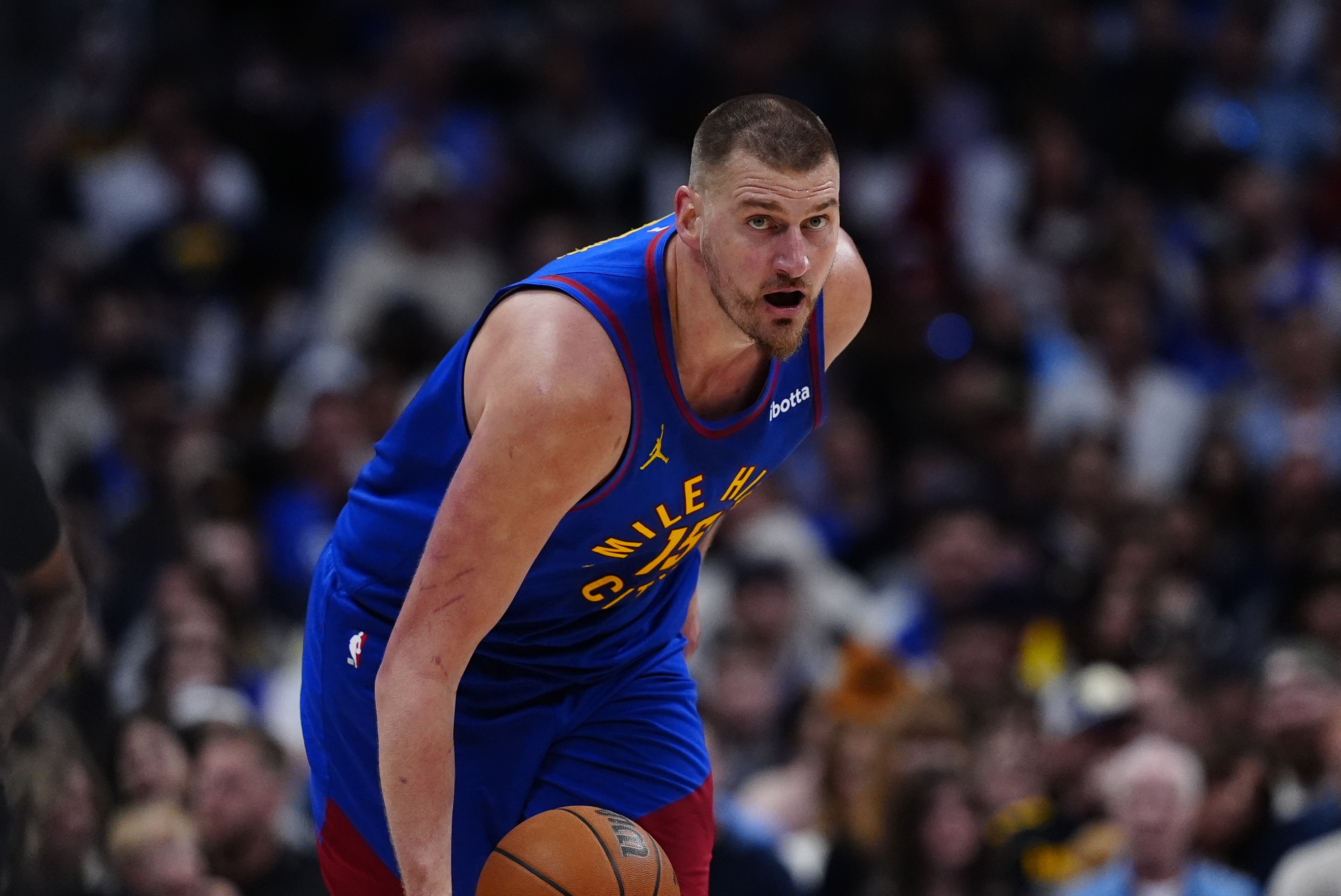 约基奇斩获赛季第28次三双 对二三名总和形成数据碾压