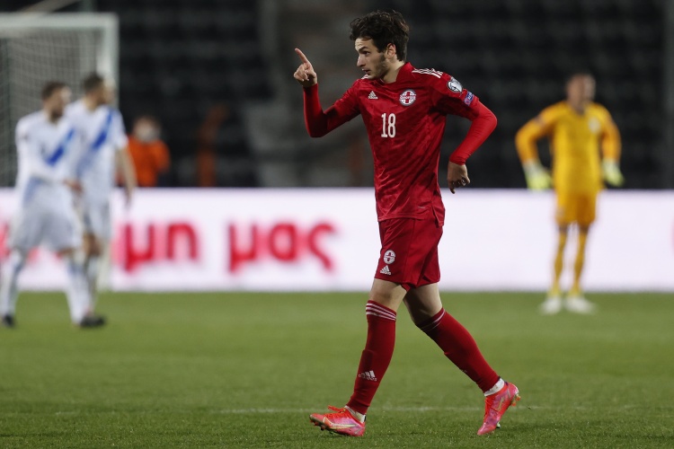 格鲁吉亚队长袖标易主 克瓦拉茨赫利亚接替卡西亚