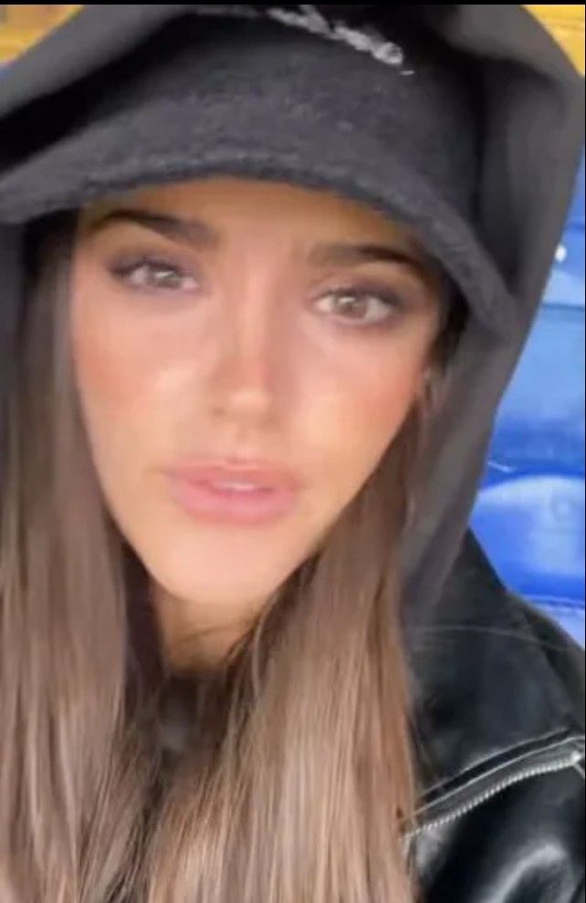 约克雷斯场外动态引关注 模特女友现身足总杯看台