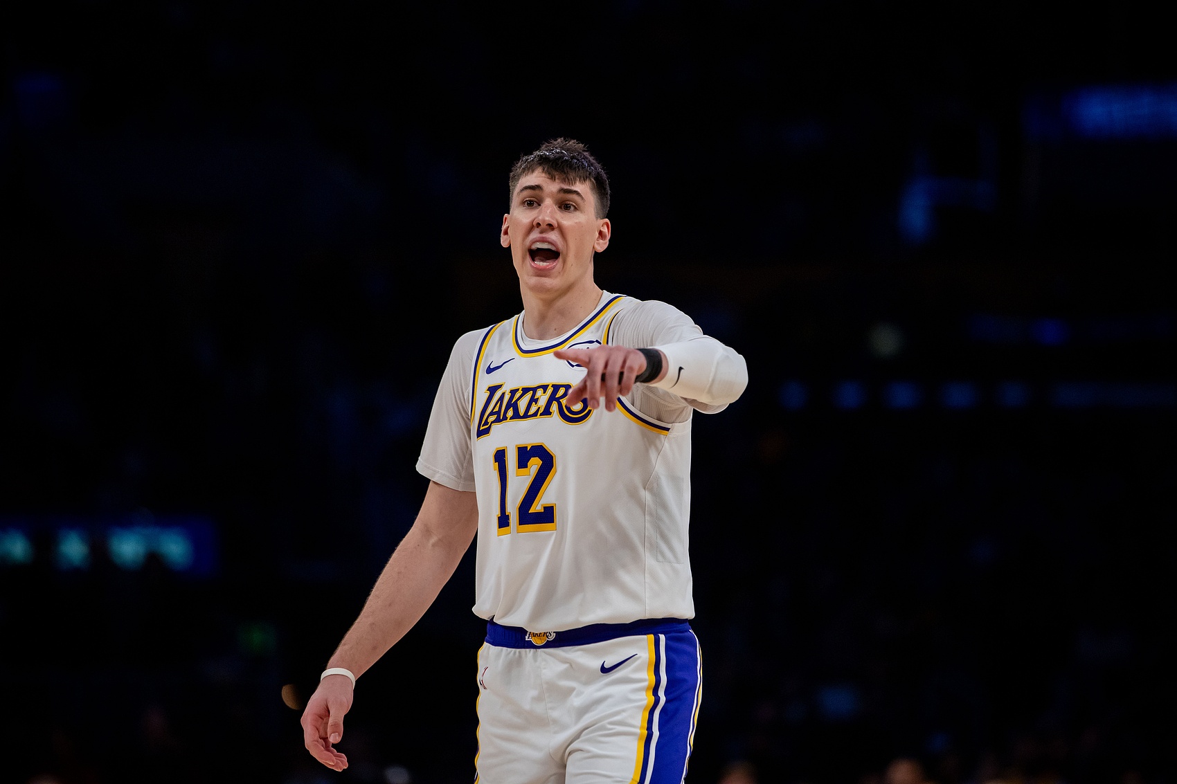 东契奇43分难阻湖人客场取胜 赛后称赞队友拉拉维亚家乡表现