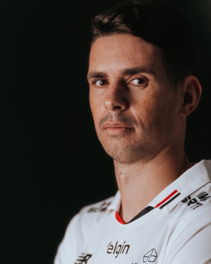 奥斯卡与圣保罗协议解约 放弃近7000万薪资退役 奥斯卡与圣保罗协议解约 放弃近7000万薪资退役