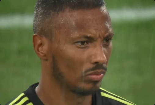 国足热身赛前球员通道现故人重逢 张玉宁与维特斯时期队友罗姆寒暄 国足热身赛前球员通道现故人重逢 张玉宁与维特斯时期队友罗姆寒暄