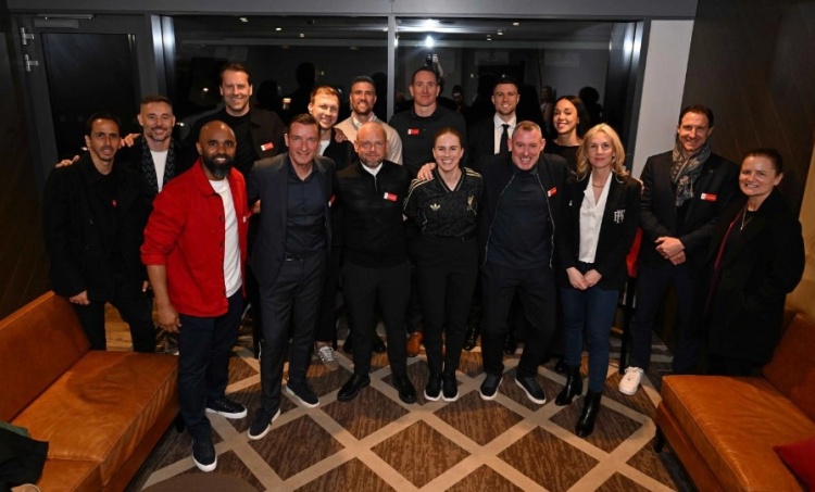 克洛普达格利什领衔安菲尔德慈善赛管理团队 杰拉德克劳奇出战