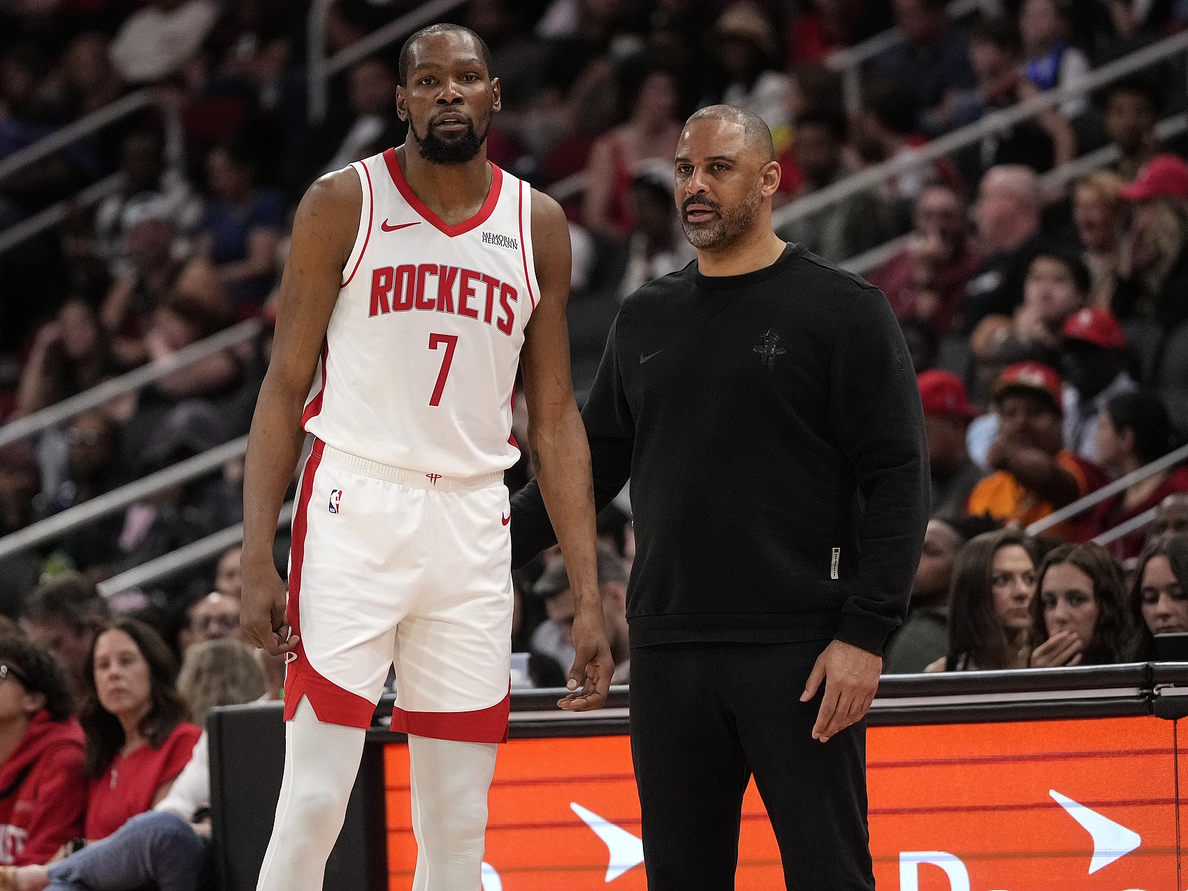 火箭加时崩盘创29年耻辱纪录 本季11次两位数领先遭翻盘 火箭加时崩盘创29年耻辱纪录 本季11次两位数领先遭翻盘