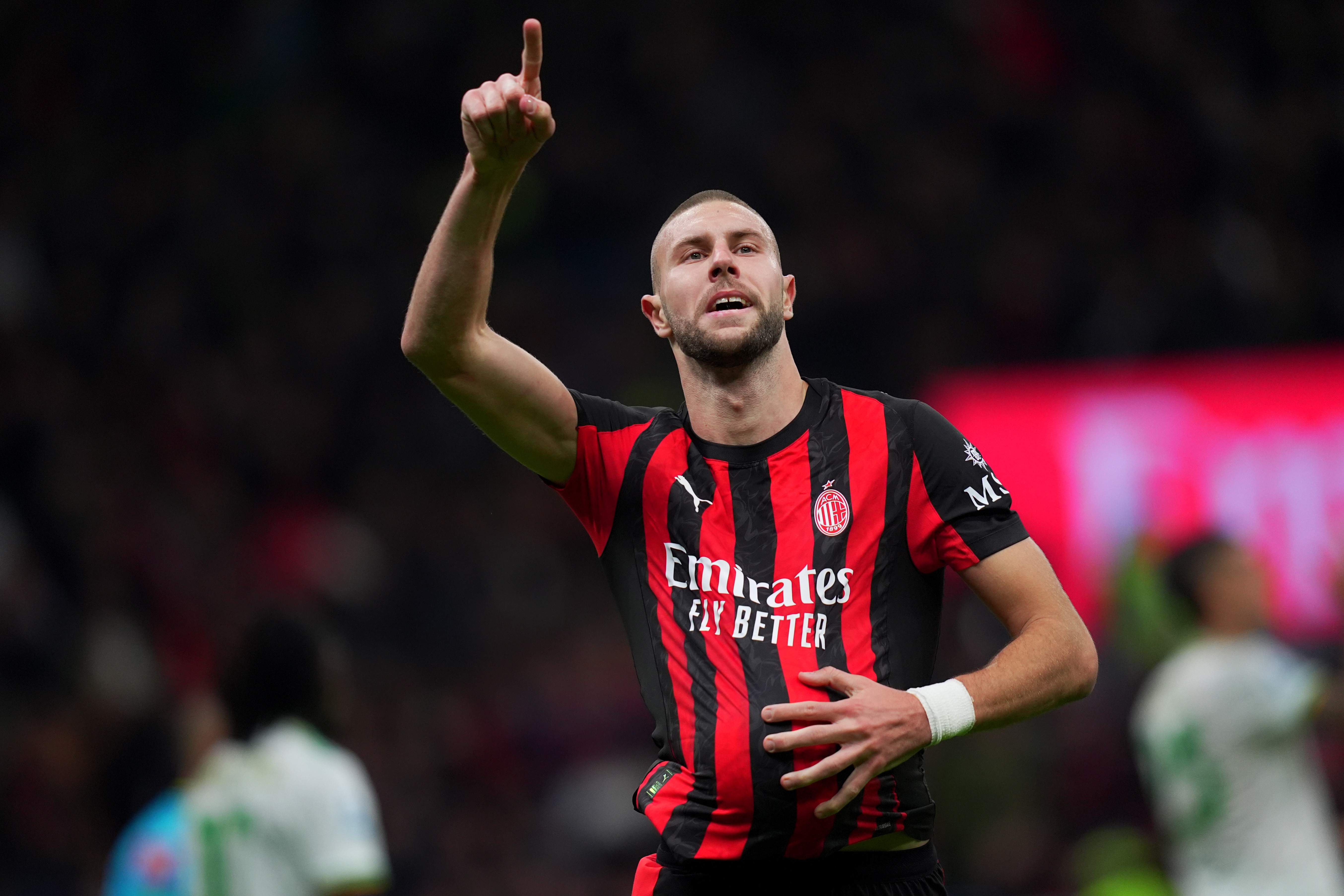 切尔西锁定米兰防线新核帕夫洛维奇 米兰紧急启动续约谈判