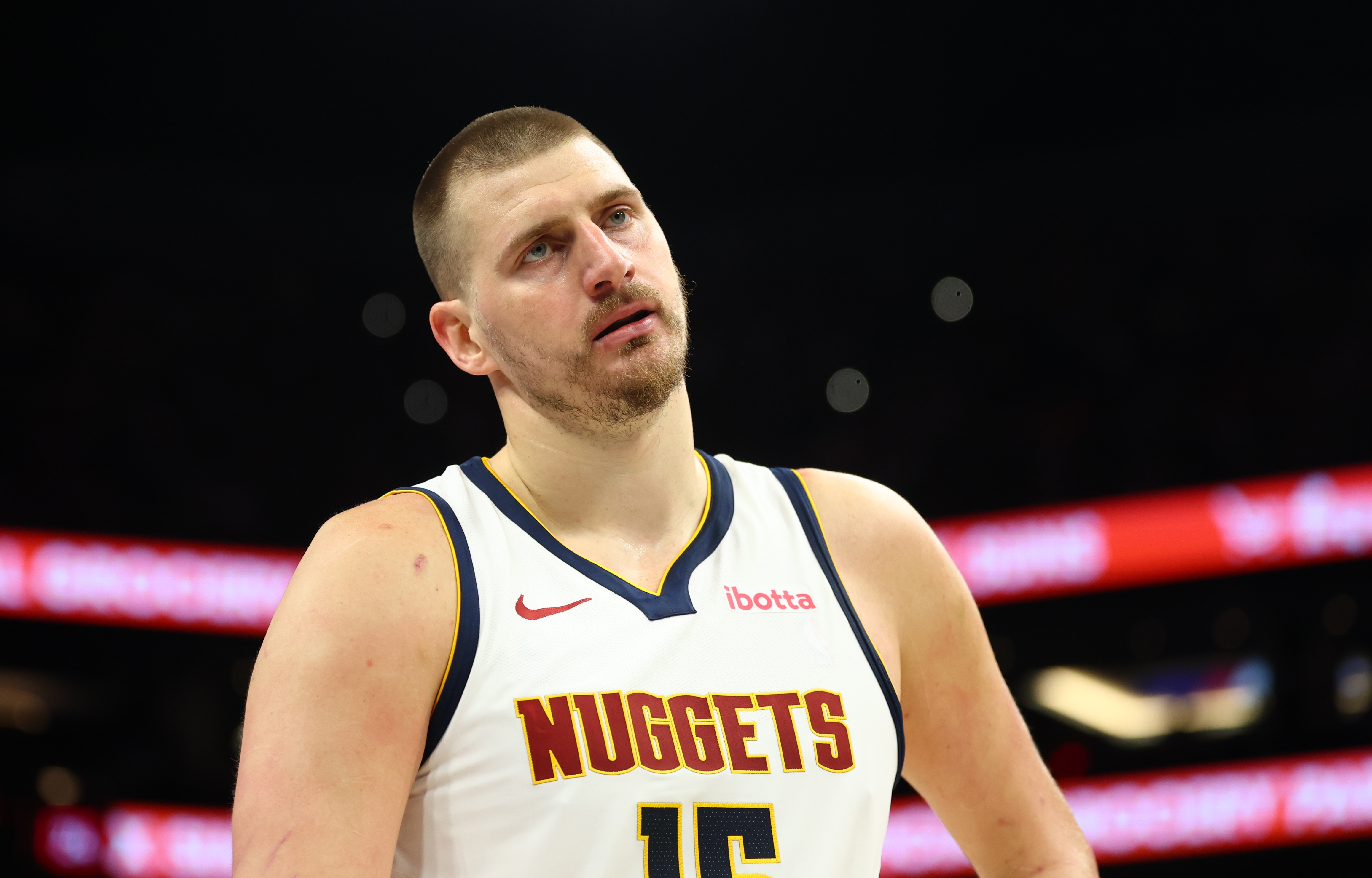 约基奇80%真实命中率30+三双达10次 历史断档领先张伯伦 约基奇80%真实命中率30+三双达10次 历史断档领先张伯伦