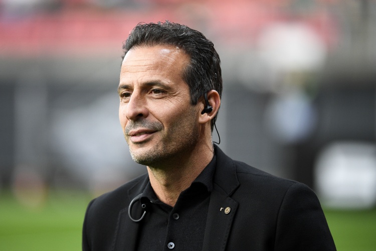 久利对比两代巴萨边锋:亚马尔自由度更高 踢得比我当年容易