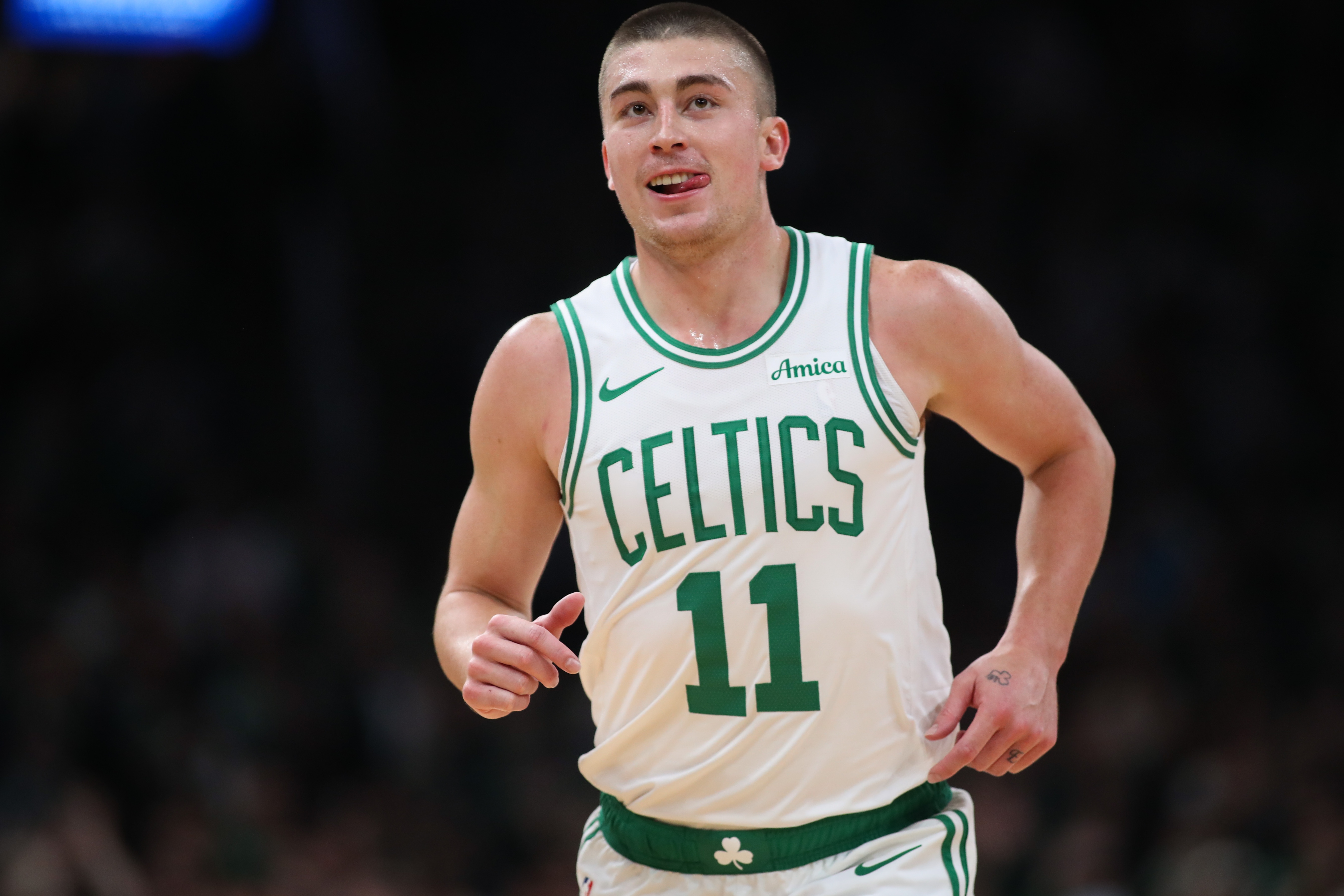 绿军逆转双杀靠防守钉死老鹰 普理查德36分改写比赛叙事 绿军逆转双杀靠防守钉死老鹰 普理查德36分改写比赛叙事