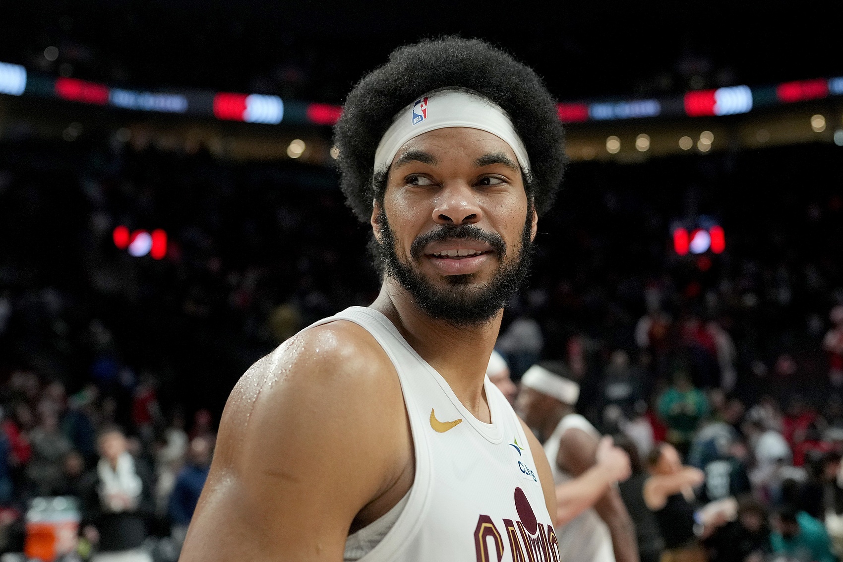 阿伦复出高效18+10 阿特金森首攻战术助其找回节奏