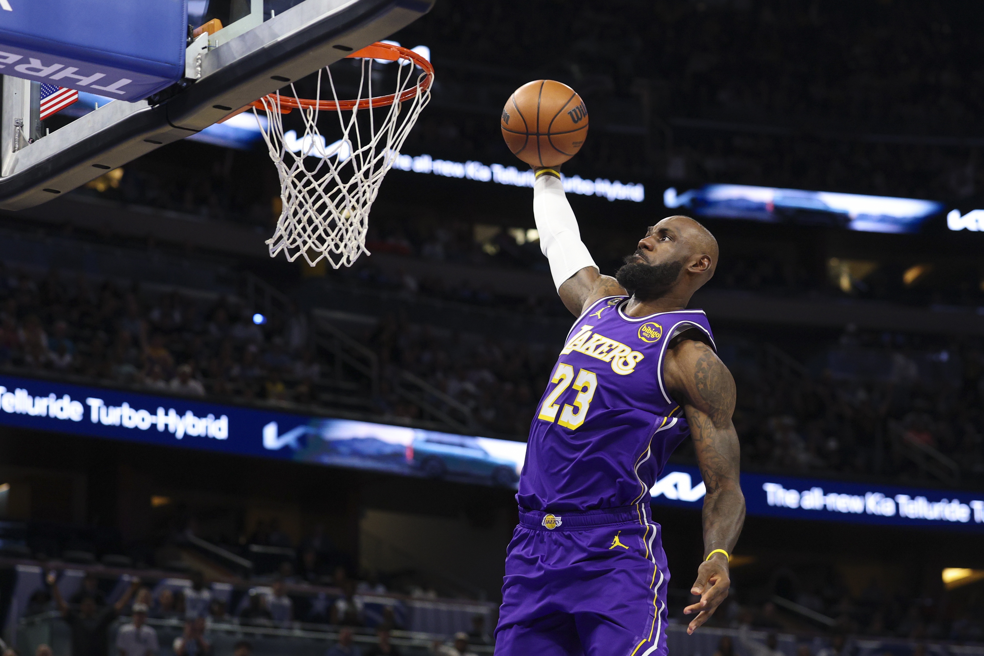 韦德断言詹姆斯生涯不可复制 称其已入GOAT讨论层级