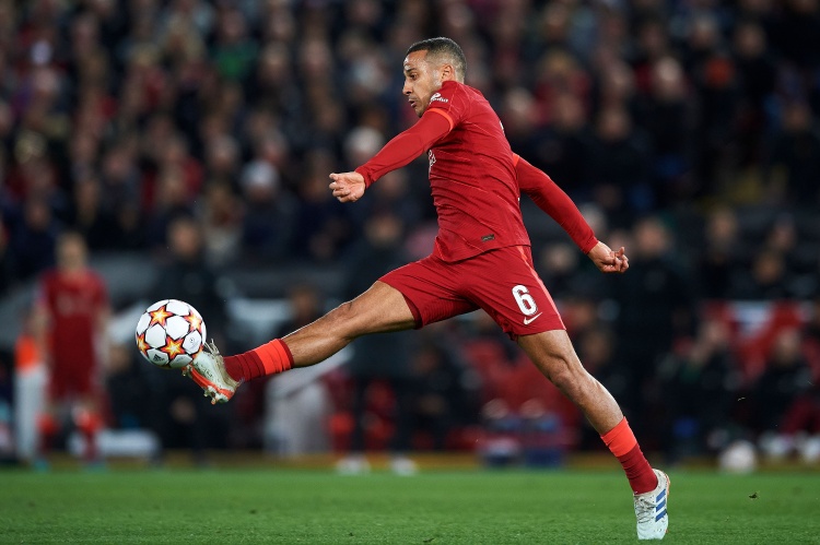 安菲尔德传奇赛2-2多特蒙德 蒂亚戈首秀破门与杰拉德同场