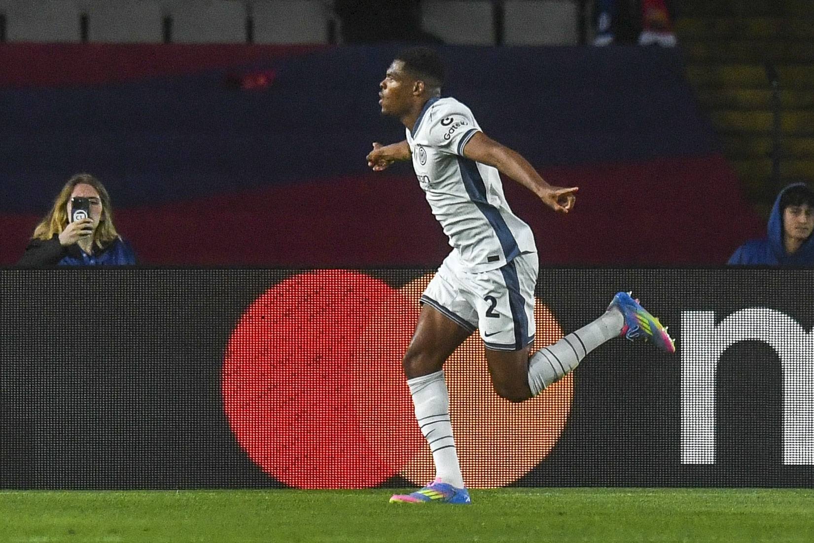 国米紧急应对邓弗里斯解约金危机 曼市双雄利物浦虎视眈眈