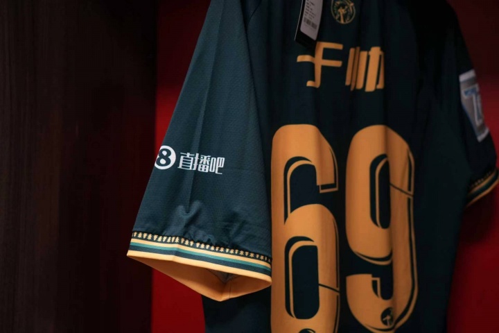 榆林漠北矿工发布新赛季全家福 袖标赞助商标识引关注