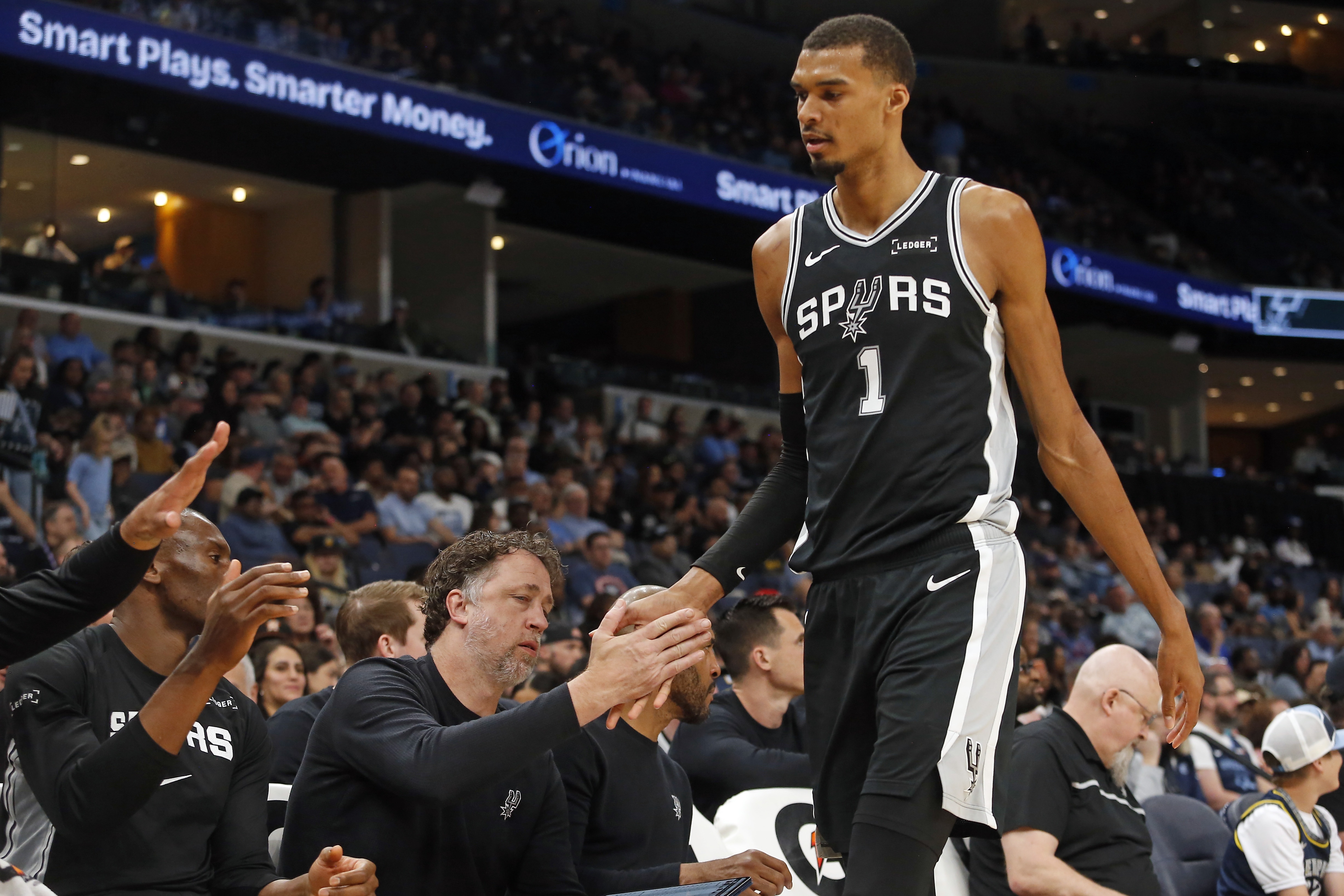 文班亚马19分半钟高效轰下33分12板 马刺三节打花公牛 文班亚马19分半钟高效轰下33分12板 马刺三节打花公牛