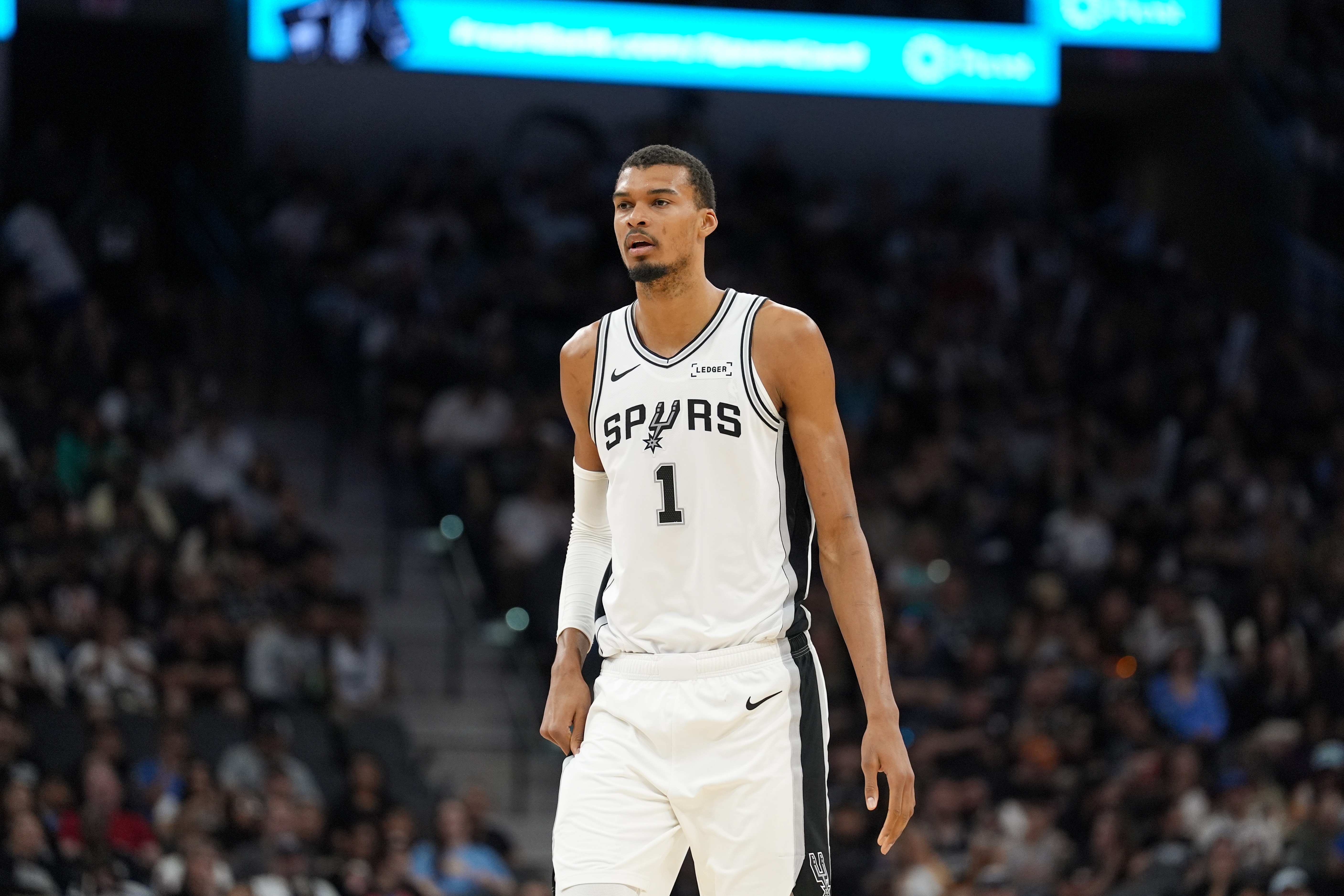 文班亚马近两月统治攻防 马刺同期战绩25胜1负 文班亚马近两月统治攻防 马刺同期战绩25胜1负