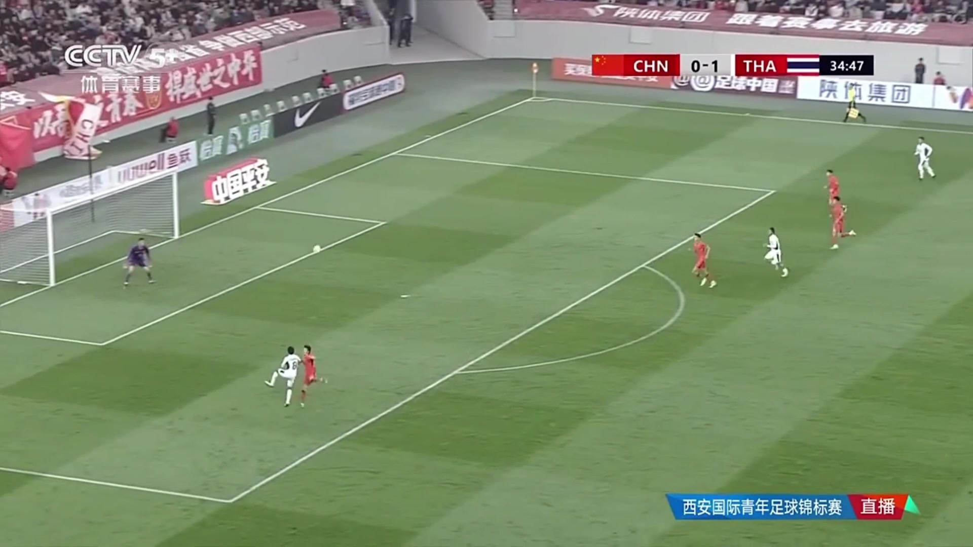 鲍世蒙乌龙助攻+滑倒😱！U23国足0-2落后泰国