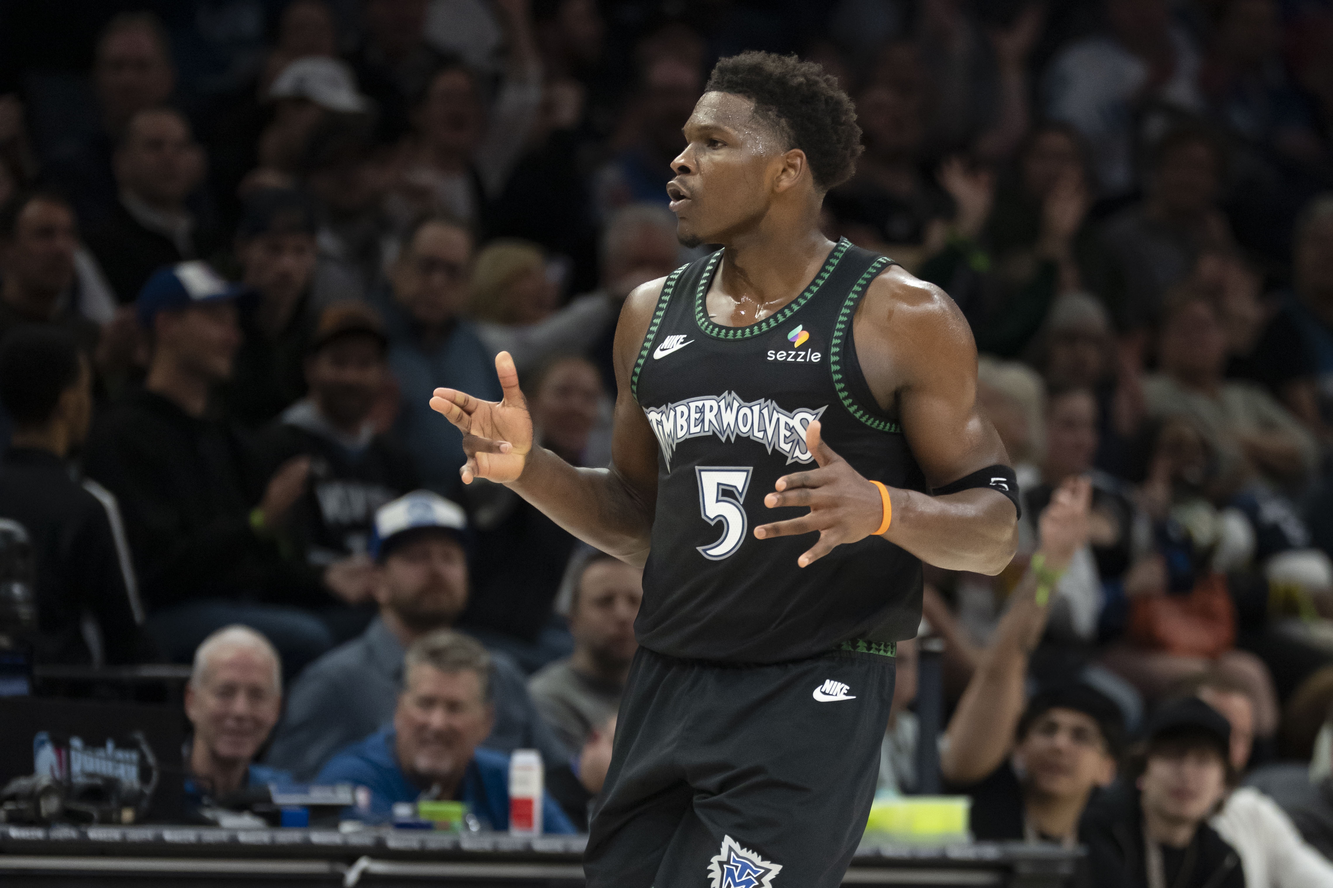 华子替补复出高效砍17分 森林狼30分大胜独行侠