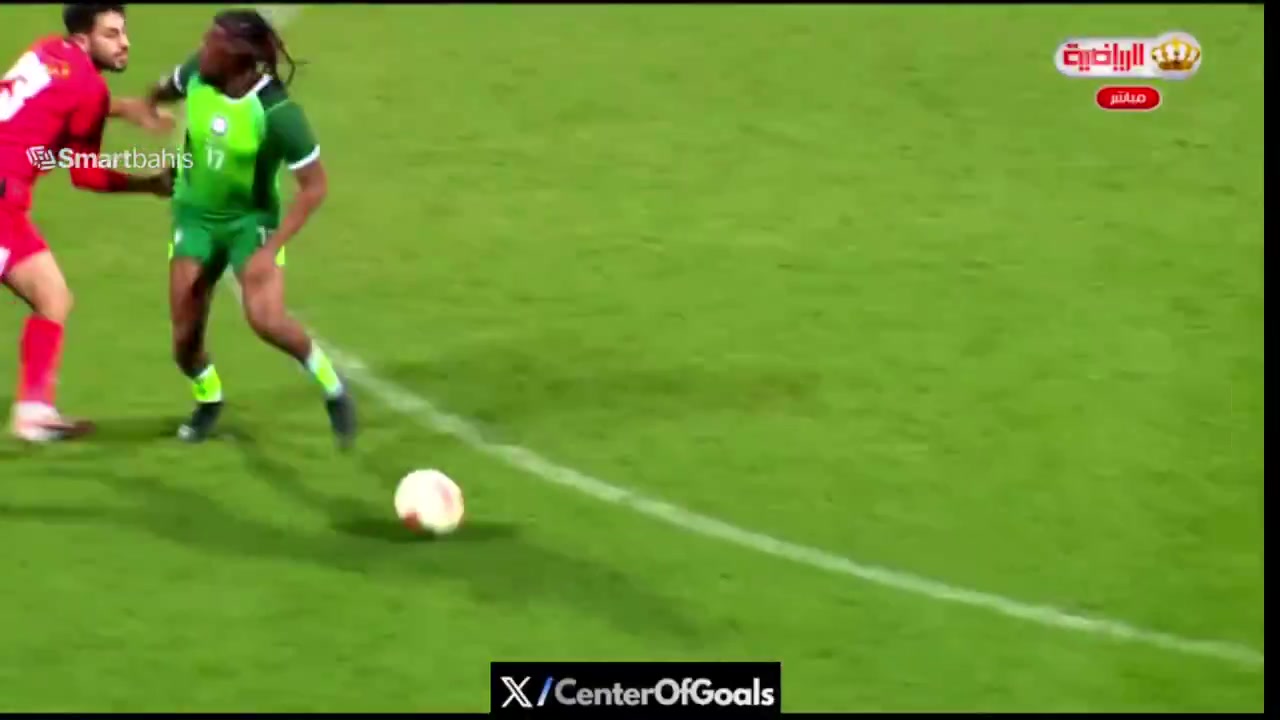 友谊赛染红 伊沃比对抗中失控使用摔跤动作