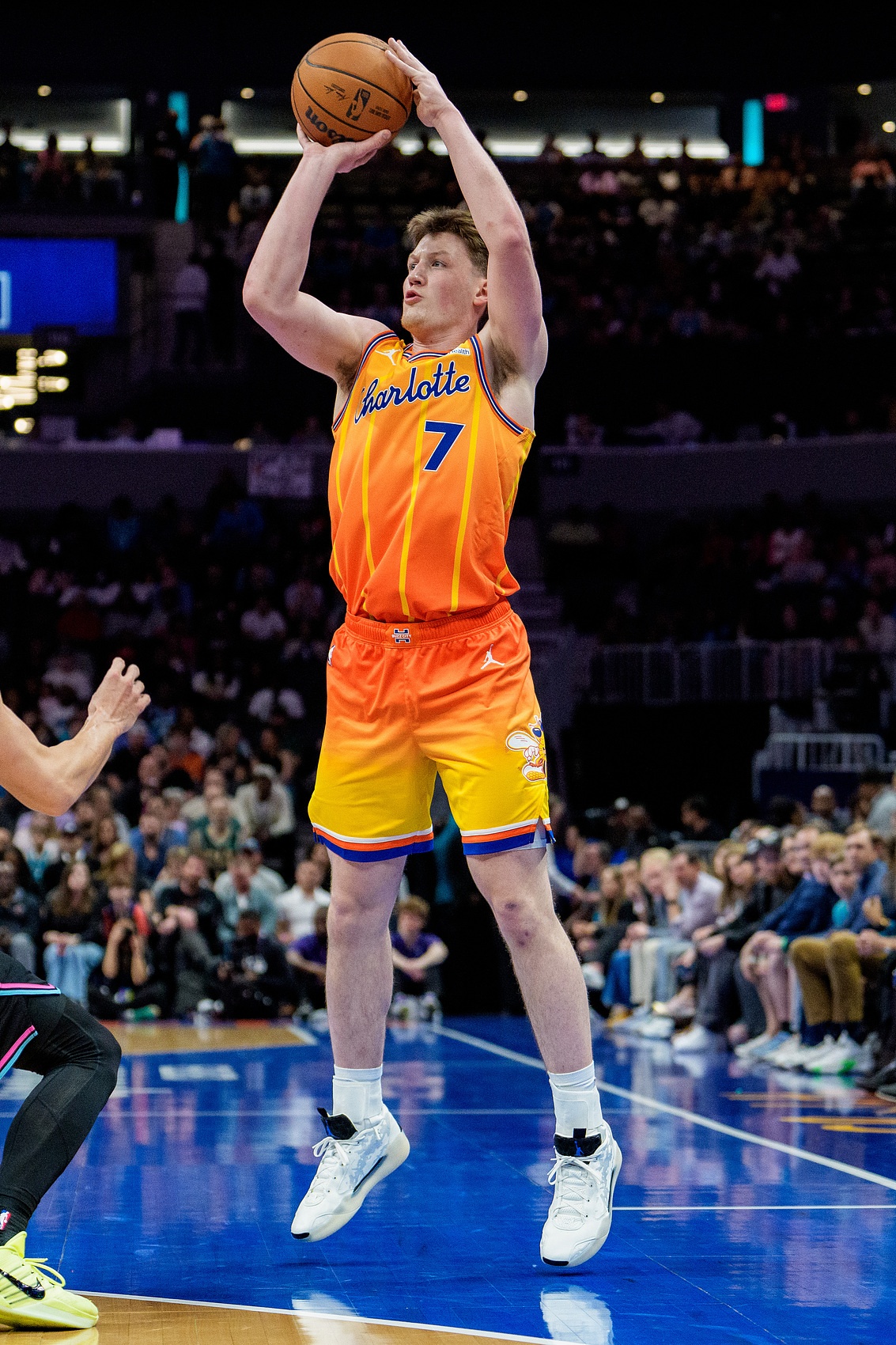 克尼佩尔三分准星骤降 东契奇解禁追击三分王