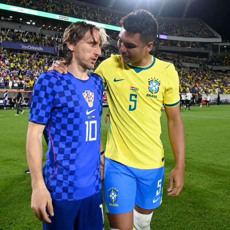 莫德里奇赛后晒与安帅及前皇马队友合影