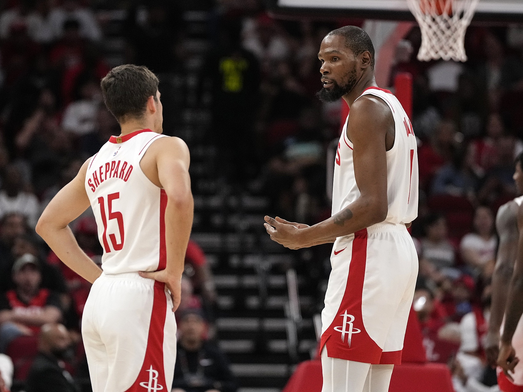 火箭主场战雄鹿 乌度卡赛前变阵谢泼德顶替伊森首发