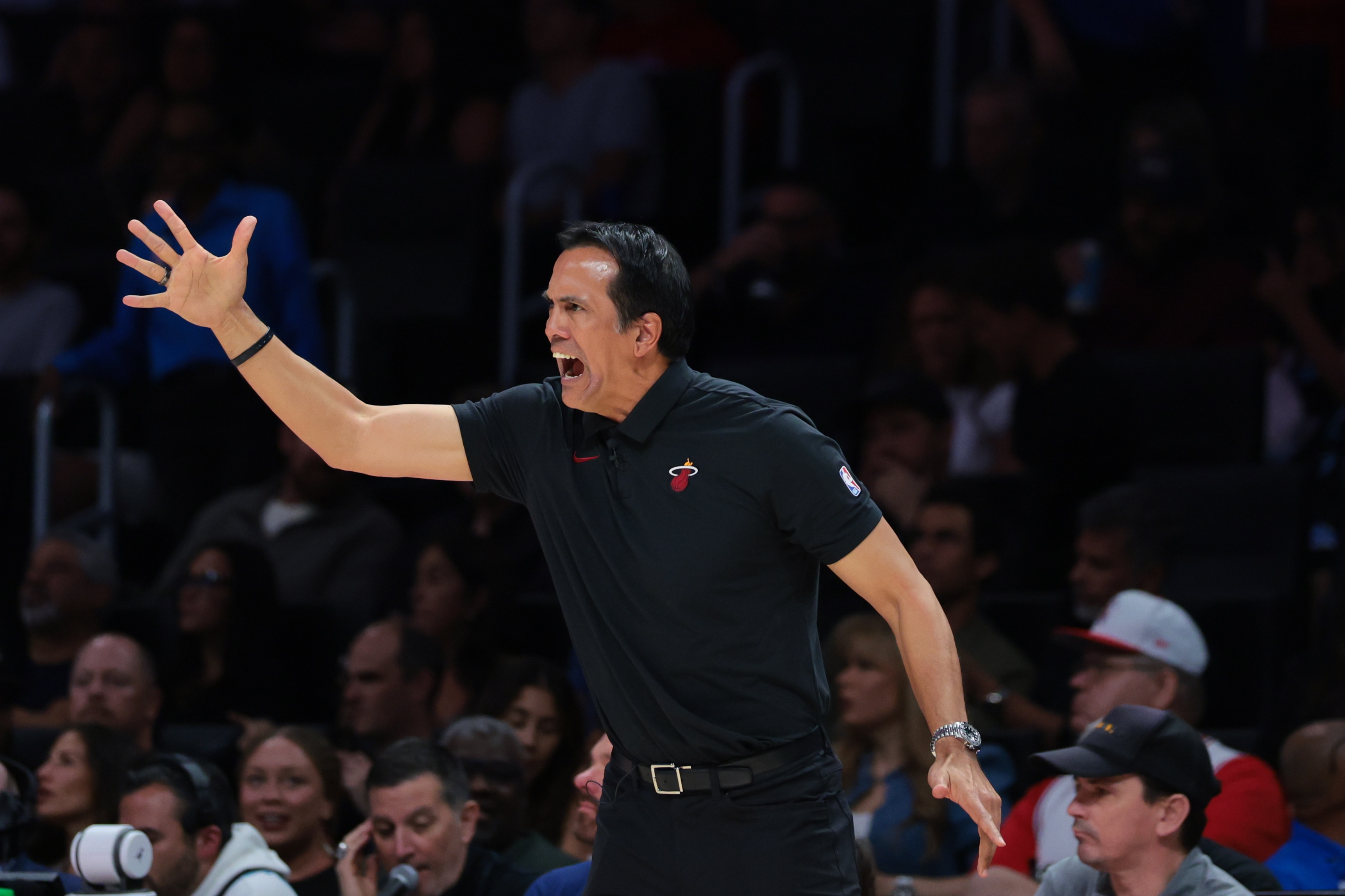 热火丢147分斯波称专注 绿军58%命中率轰垮防线