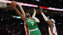 绿军首节53分狂潮定基调 布朗43分塔图姆三双击退热火