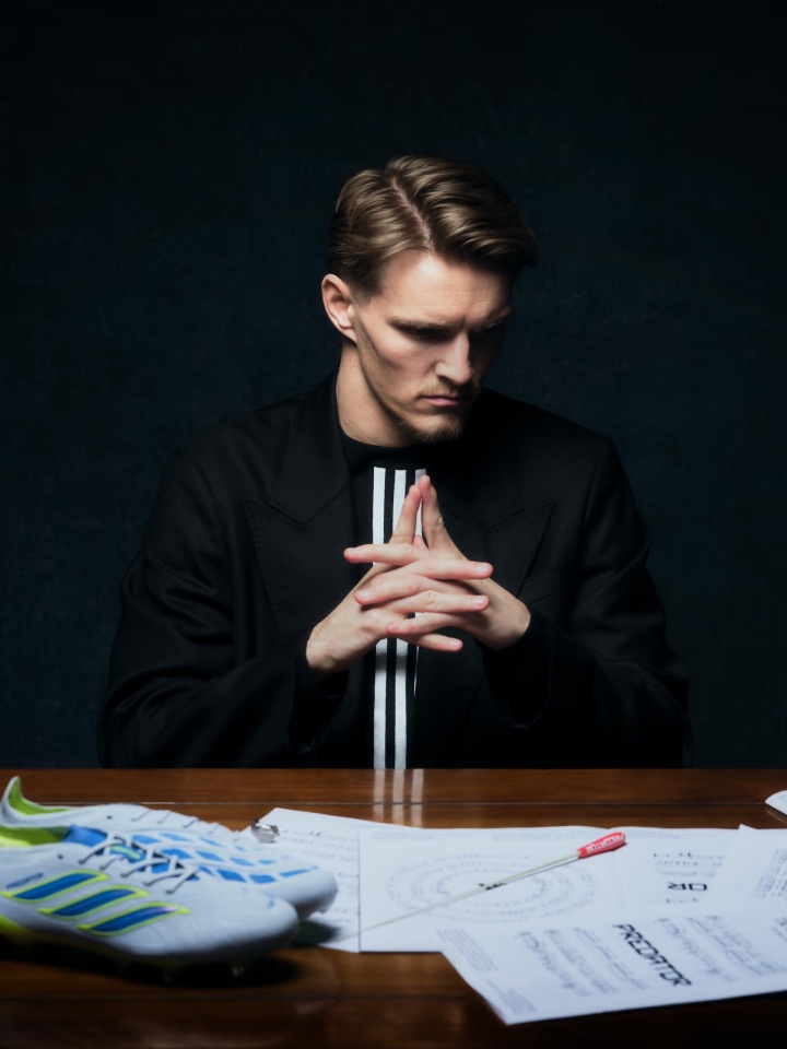 厄德高转投阿迪达斯获专属定制猎鹰26