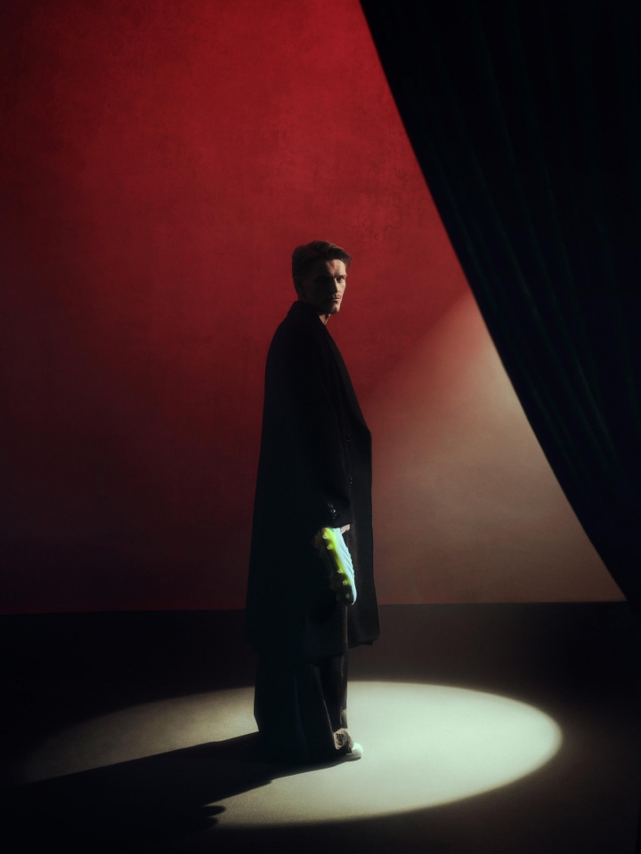 厄德高转投阿迪达斯获专属定制猎鹰26