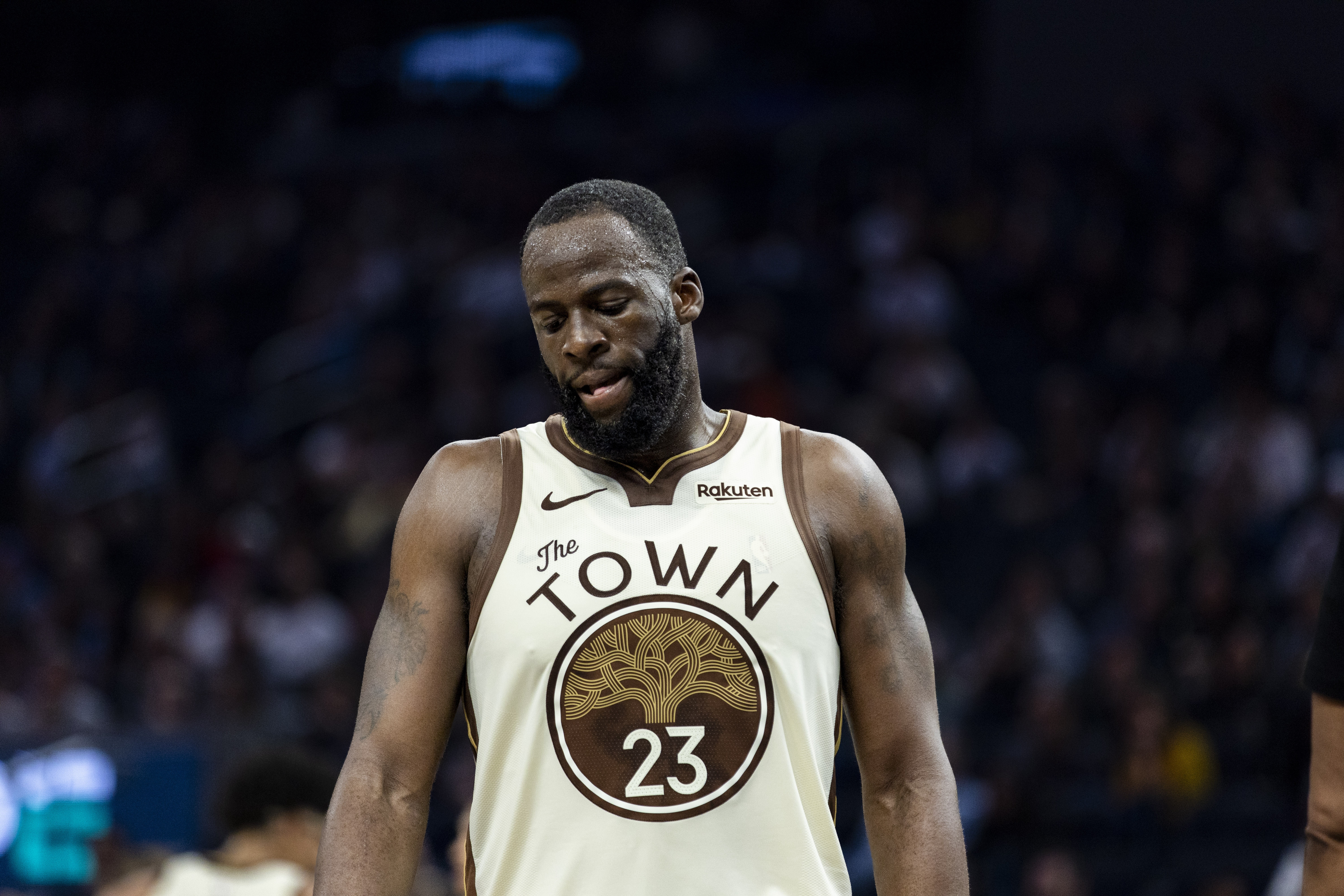 追梦半场7中1贡献3+4+4+1+2 勇士落后骑士7分 追梦半场7中1贡献3+4+4+1+2 勇士落后骑士7分