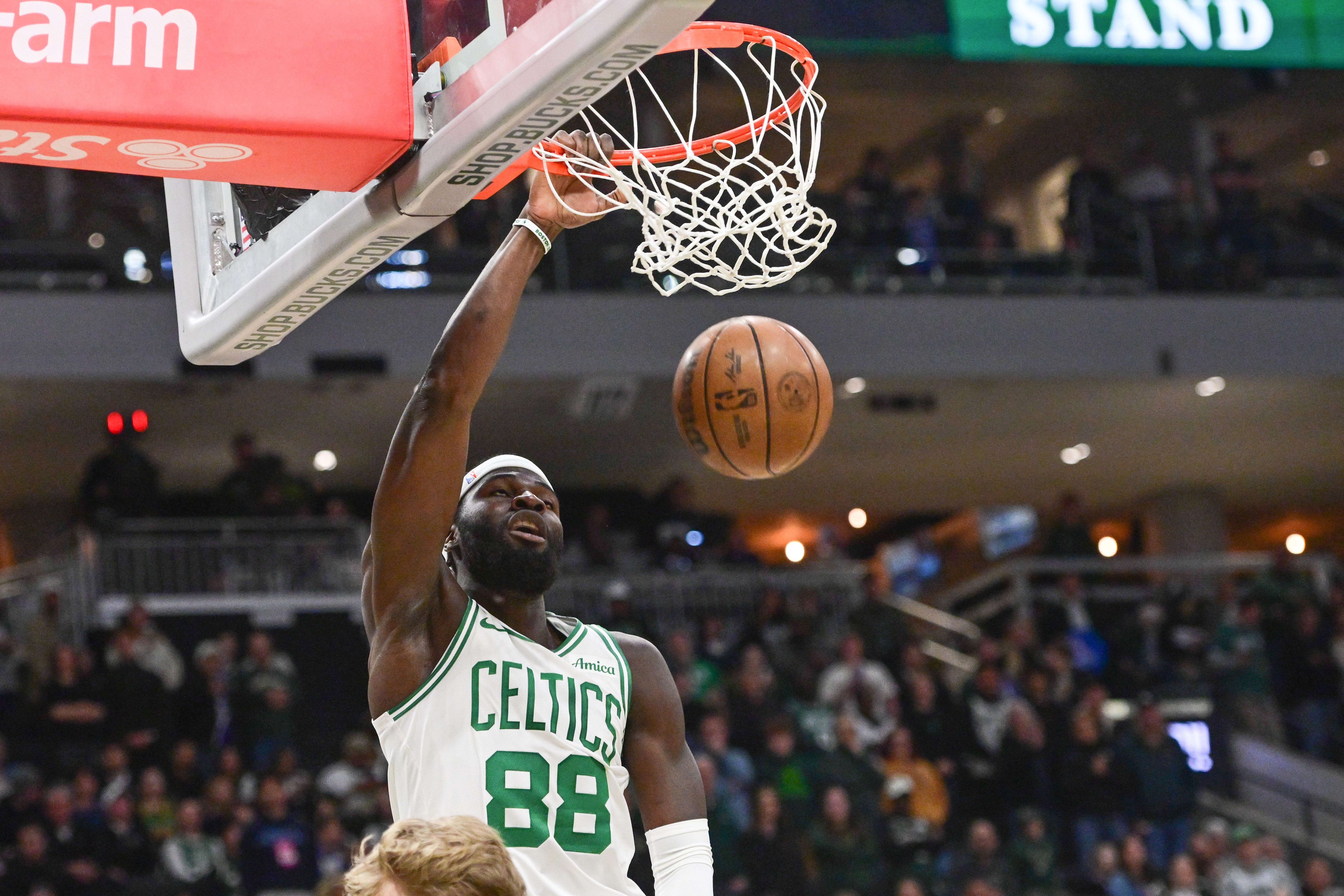 奎塔29分钟19+10+4帽统治禁区 正负值+33助绿军大胜