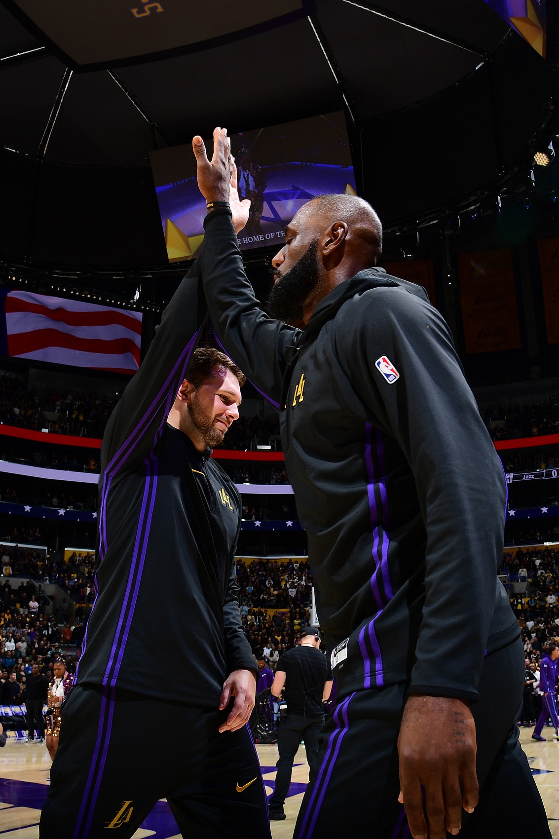 苏群分析东契奇伤情连锁反应 湖人季后赛前景影响詹姆斯留队意愿