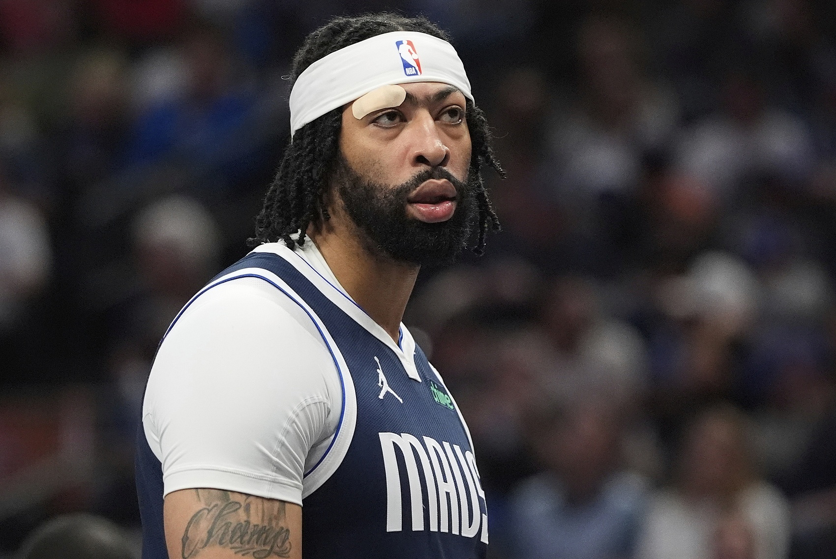 浓眉回忆交易细节 尼科电话直言早想得到你 浓眉回忆交易细节 尼科电话直言早想得到你