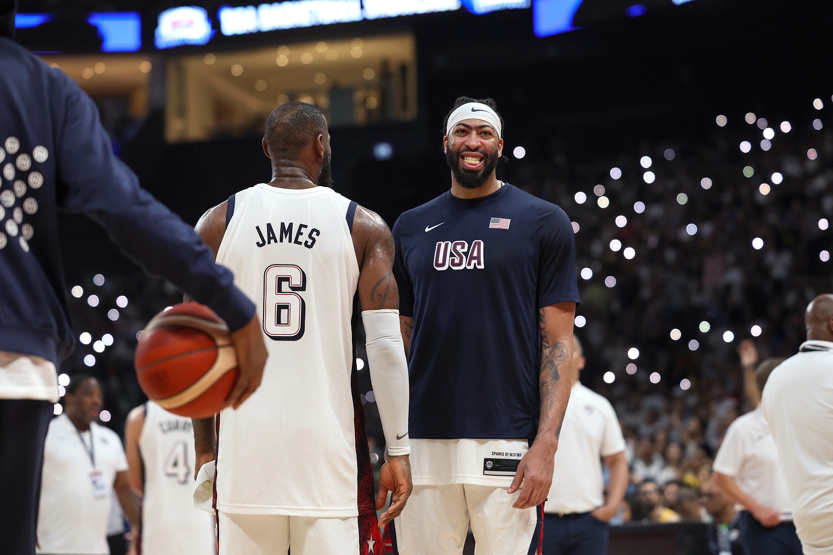 浓眉表态愿战2028洛杉矶奥运 静候美国男篮征召 浓眉表态愿战2028洛杉矶奥运 静候美国男篮征召