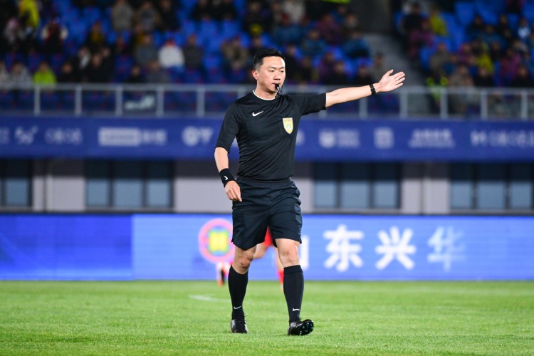 裁判动态升降频次加密 记者强调评判依据应是规则而非舆论