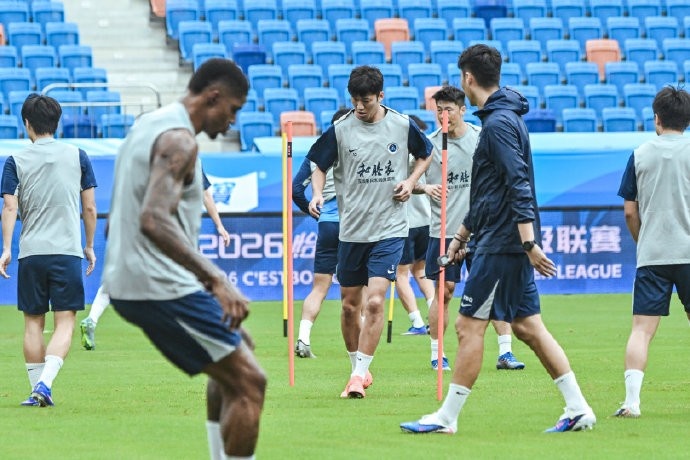 深圳队赛前最后一练 全员合练状态稳定 深圳队赛前最后一练 全员合练状态稳定