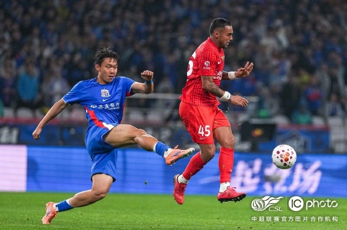 申花主场一球力克海港 路易斯制胜球锁定榜首 申花主场一球力克海港 路易斯制胜球锁定榜首