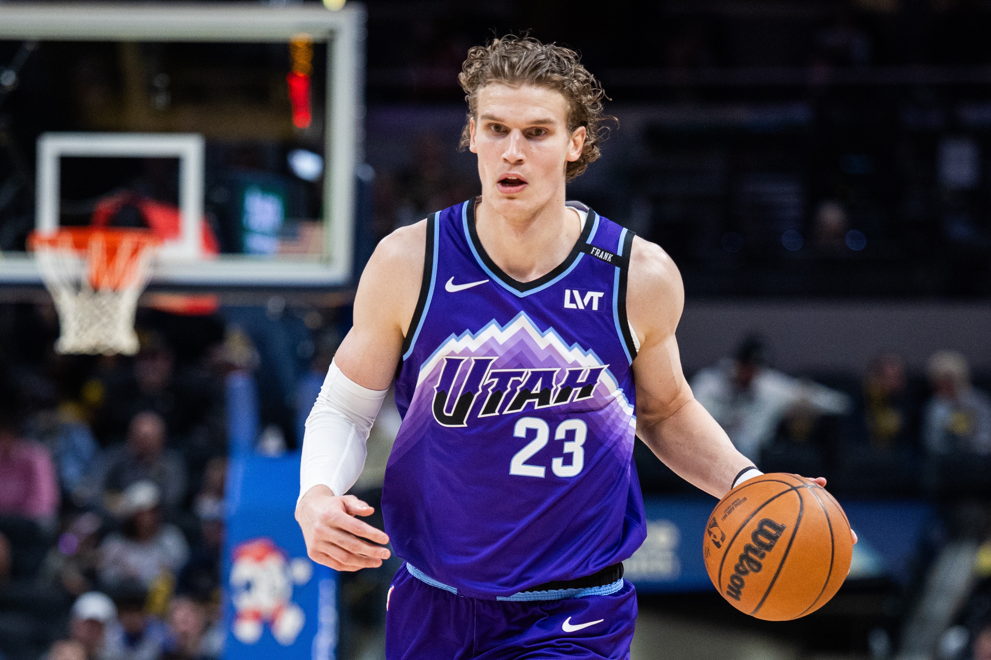 爵士残阵赴洛杉矶 马尔卡宁乔治领衔八人缺阵