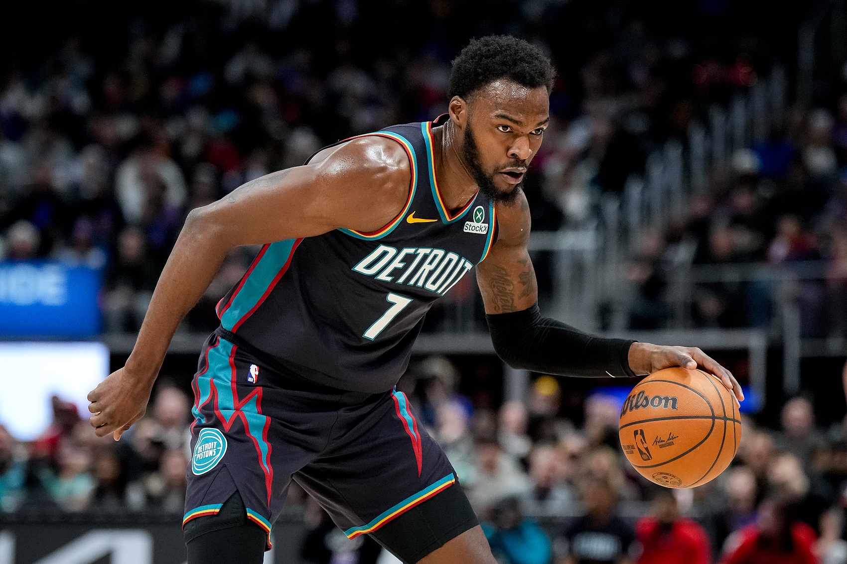 内姆哈德23助攻率队狂胜 里德百分百命中率难救主