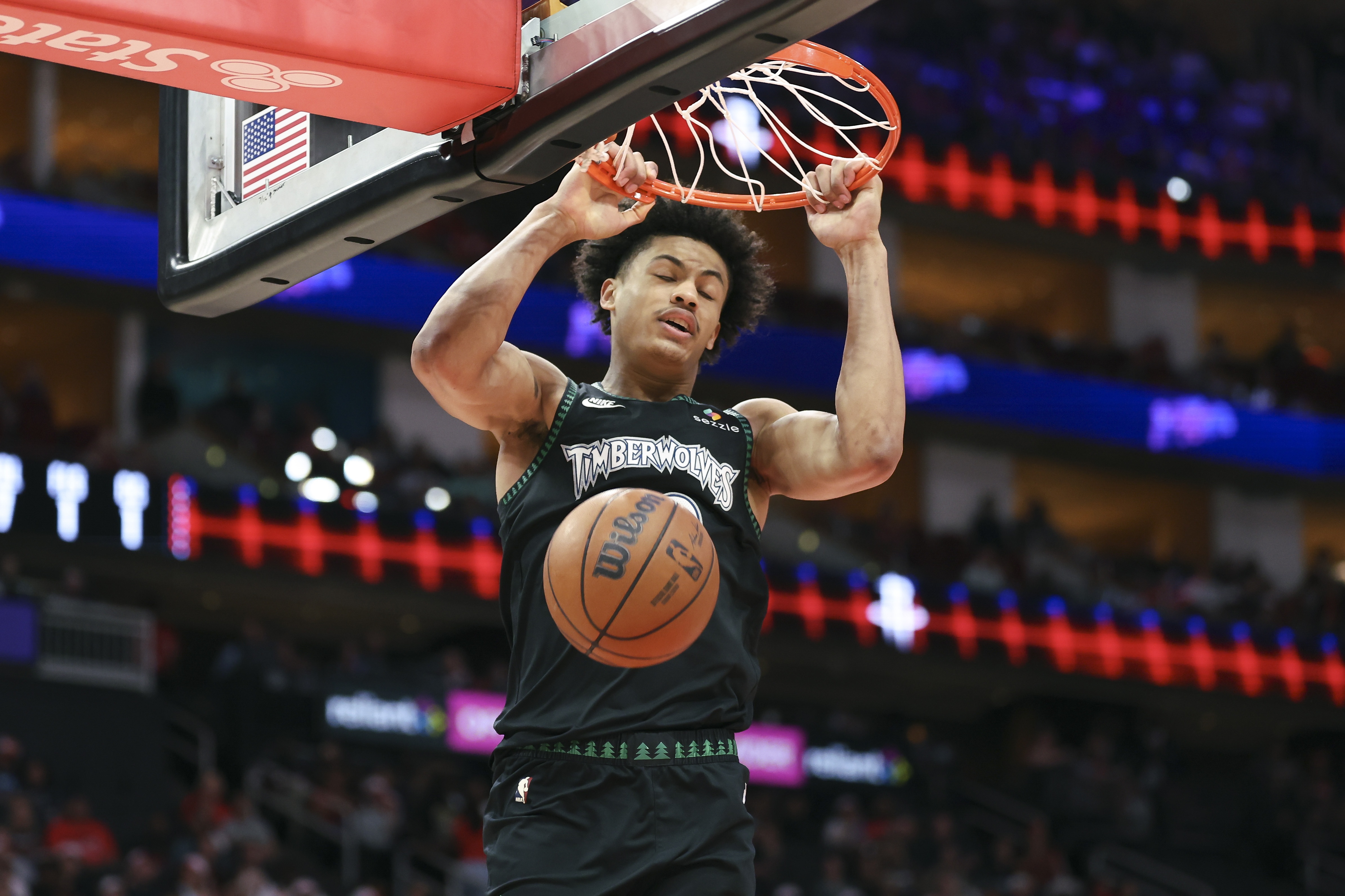 内姆哈德23助攻率队狂胜 里德百分百命中率难救主