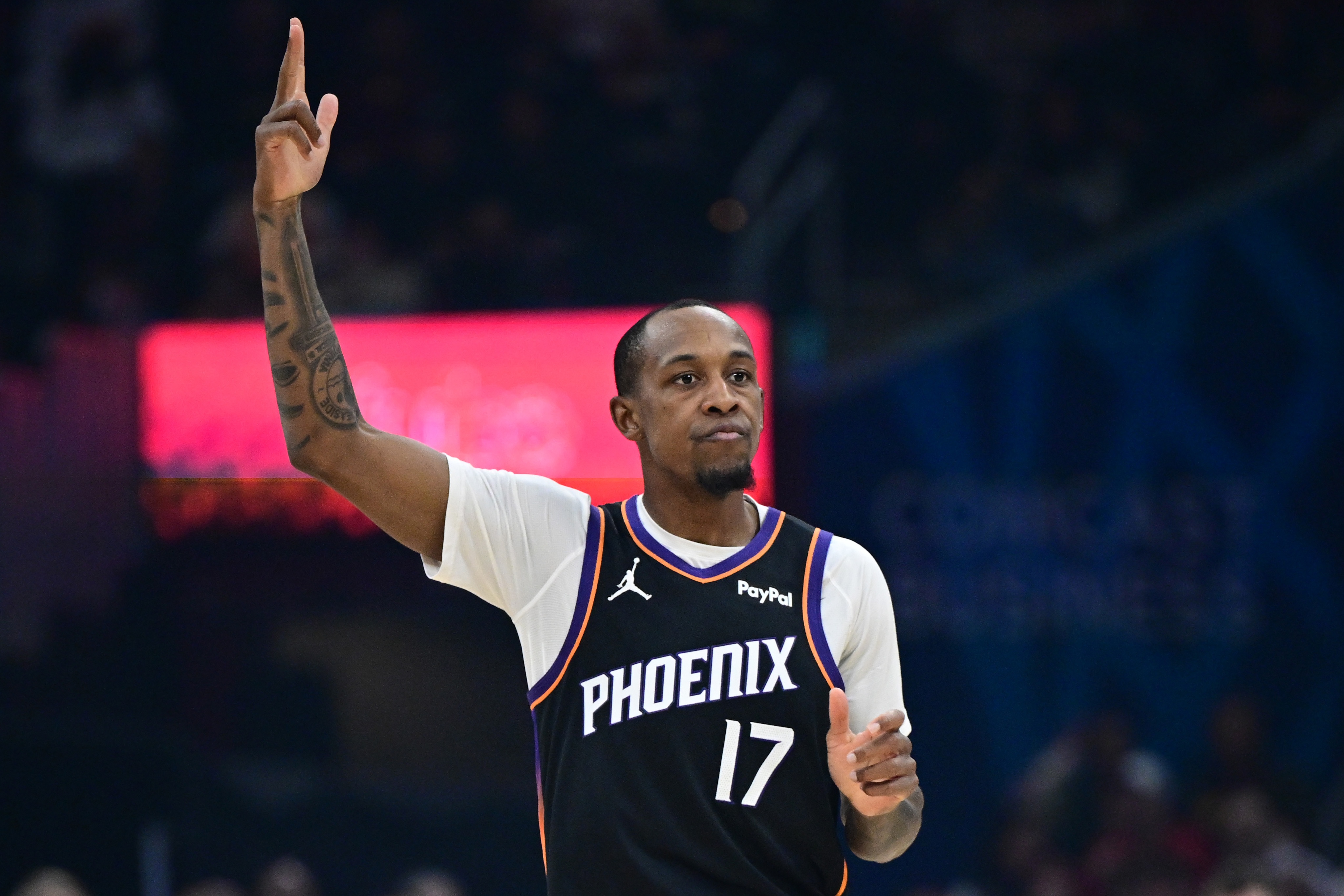 内姆哈德23助攻率队狂胜 里德百分百命中率难救主