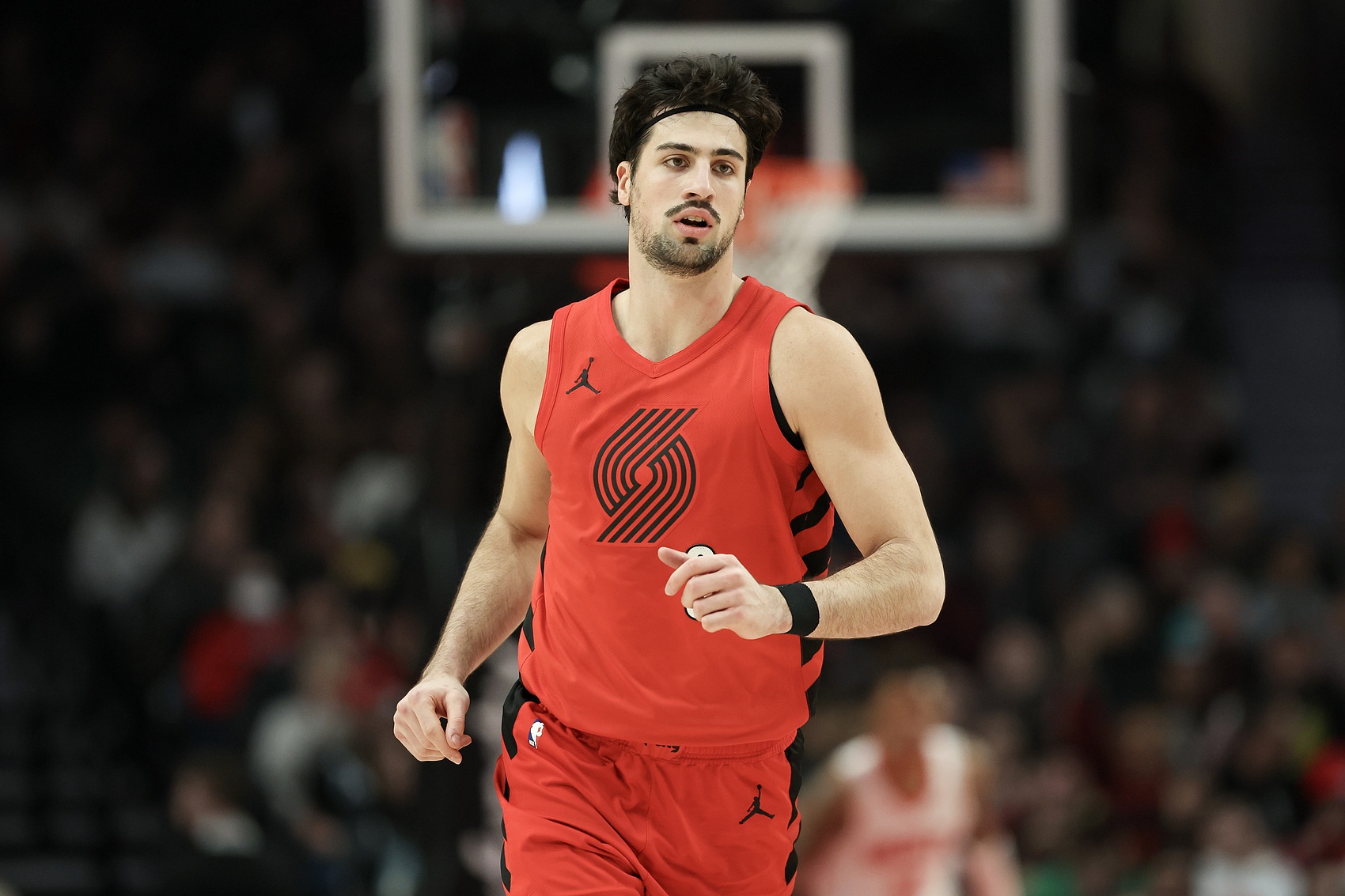 内姆哈德23助攻率队狂胜 里德百分百命中率难救主