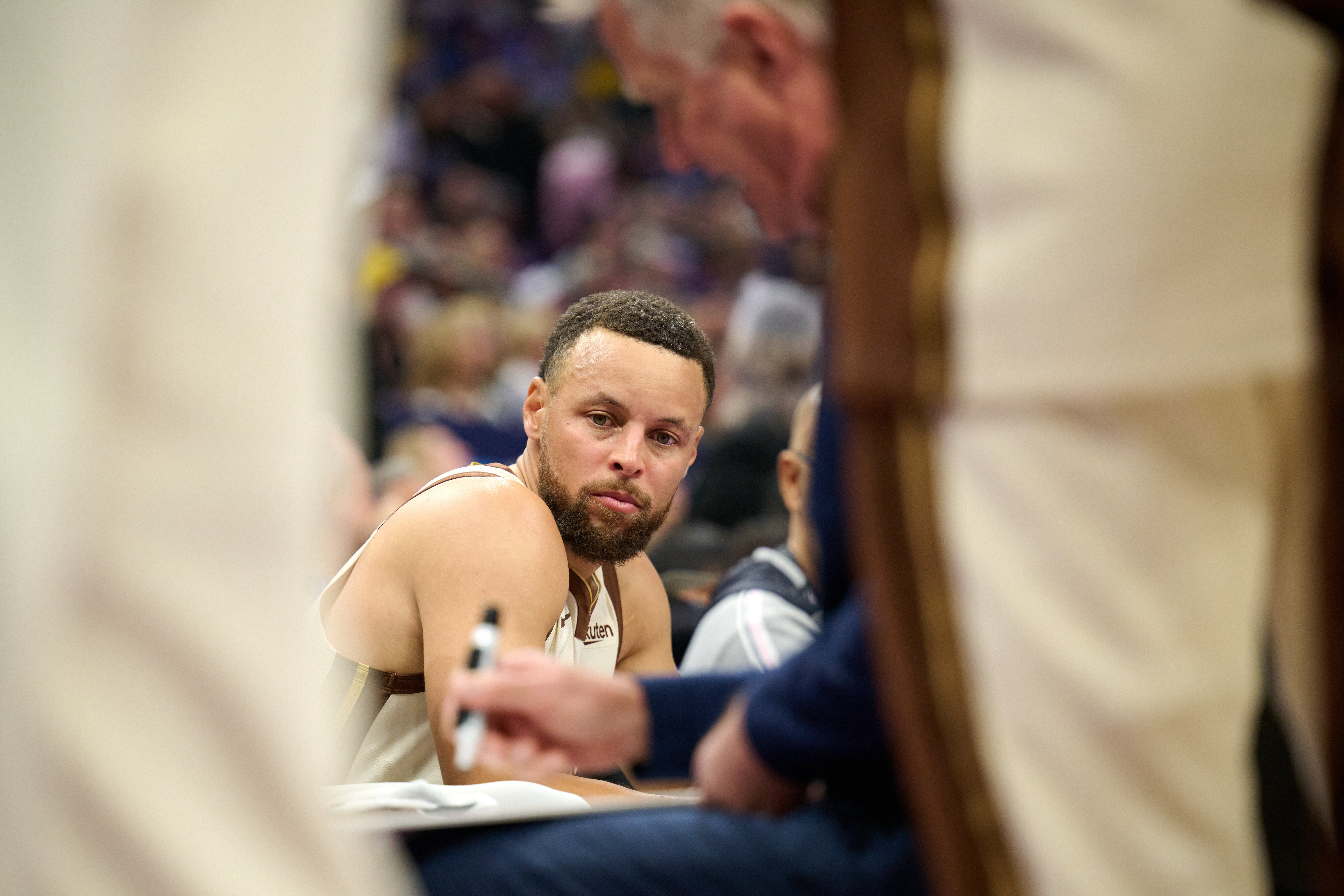 科尔谈库里附加赛负荷 两天休整或延长出场时间