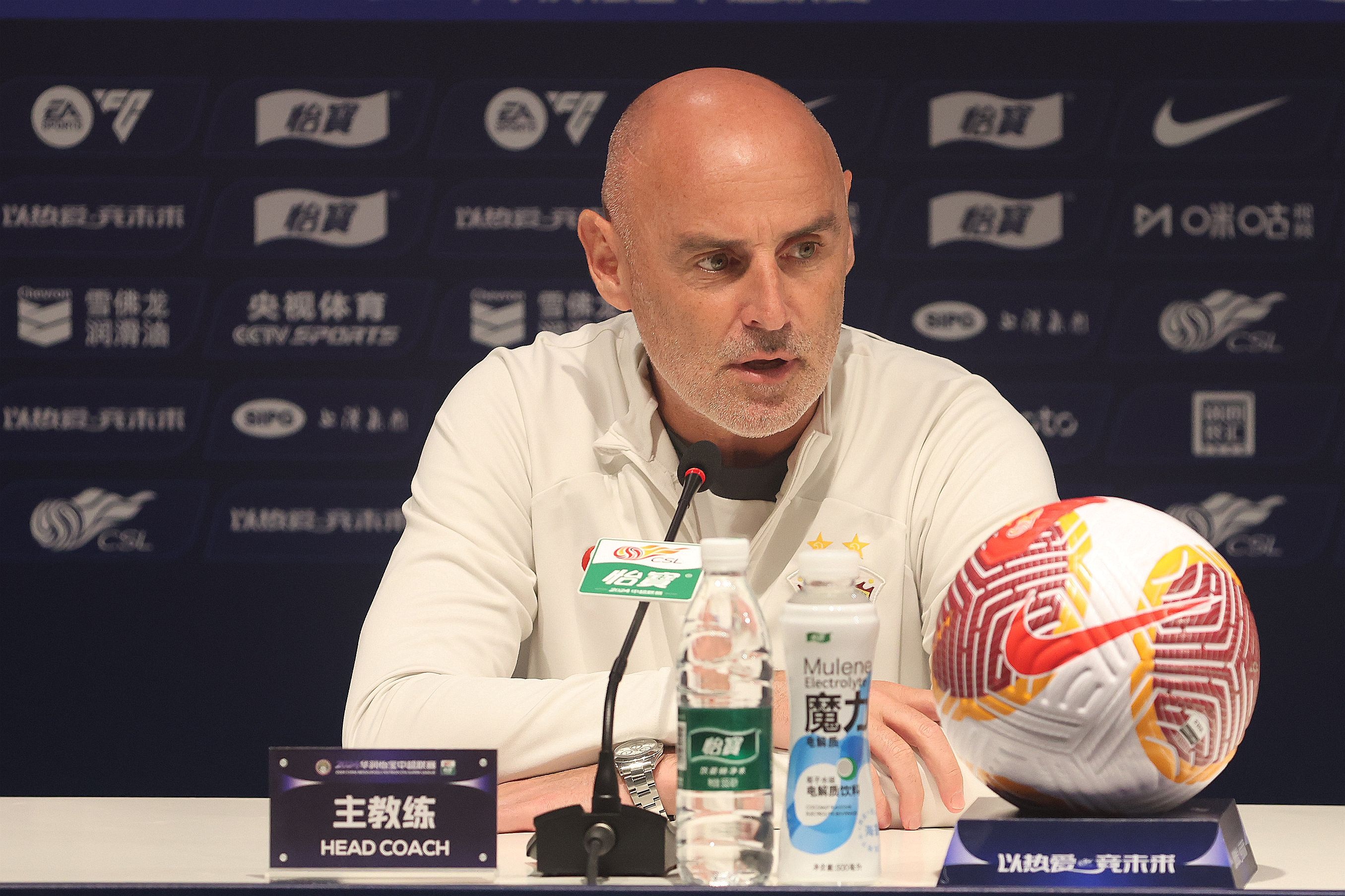 海港单外援半场压制泰山 记者直言外援未就位不如练本土