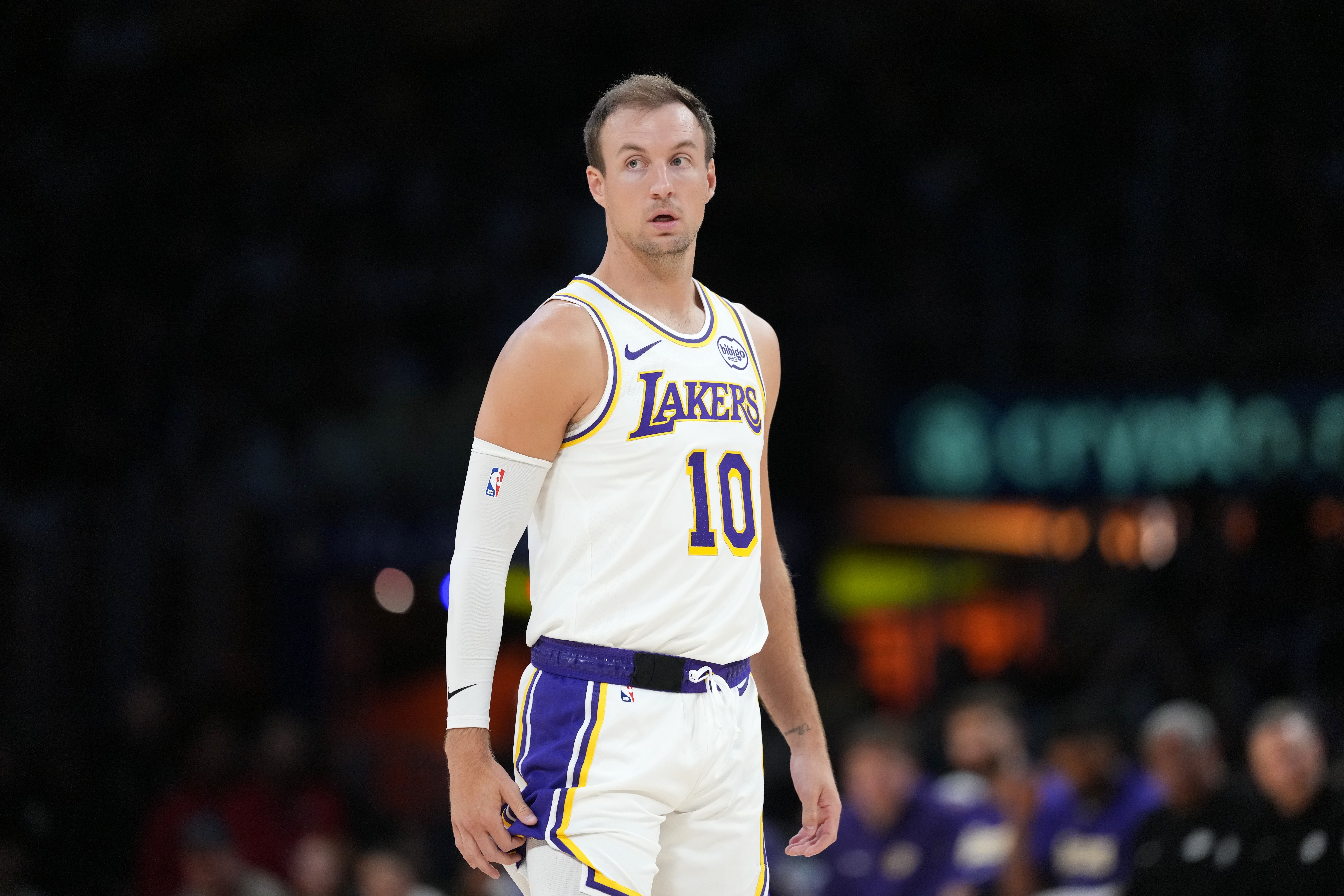 雷迪克盛赞肯纳德滚雪球效应 湖人G1主场力克火箭