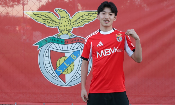 本菲卡与16岁华裔中场新星签下首份职业合同