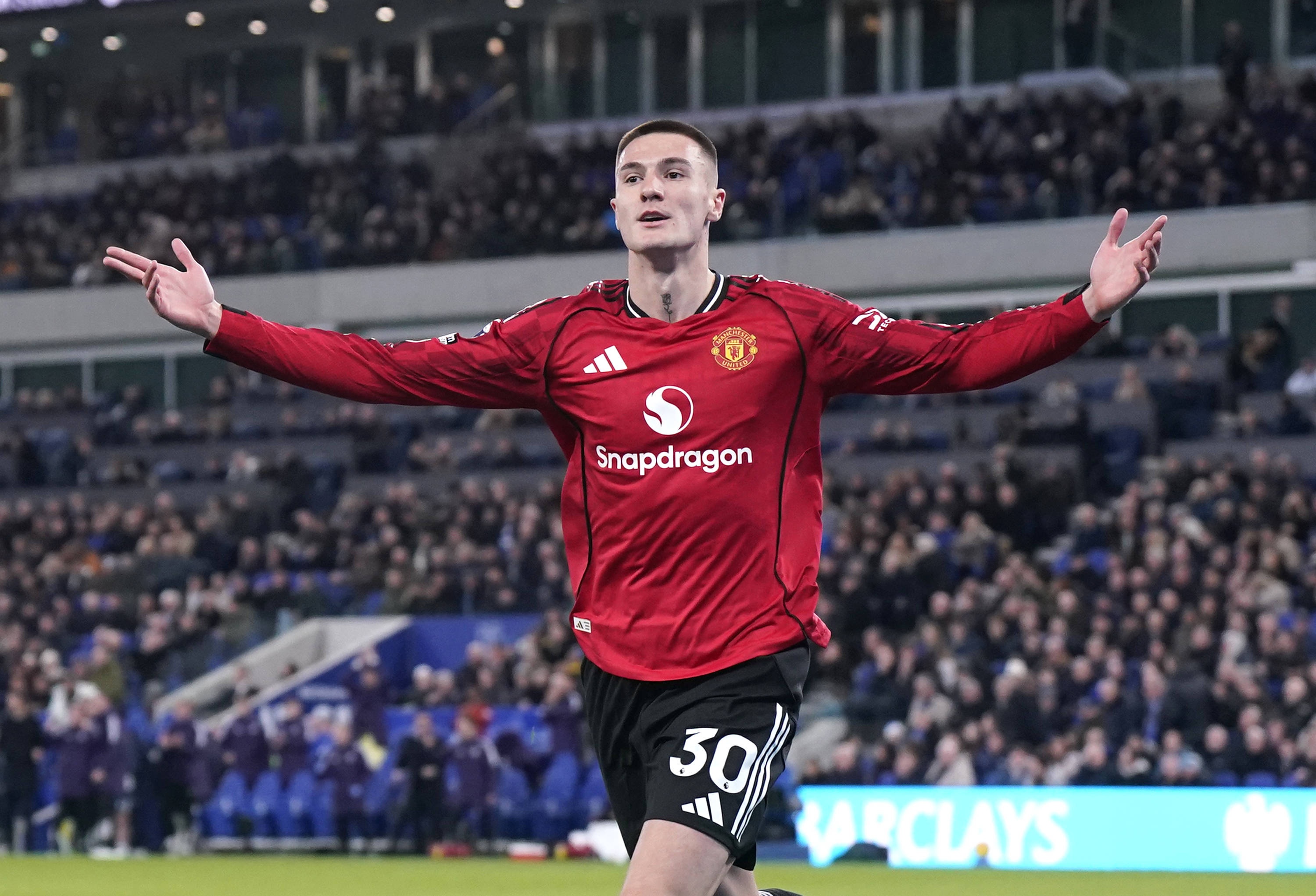 B费第19助卡塞米罗舍什科破门 曼联2-1布伦特福德距欧冠区11分